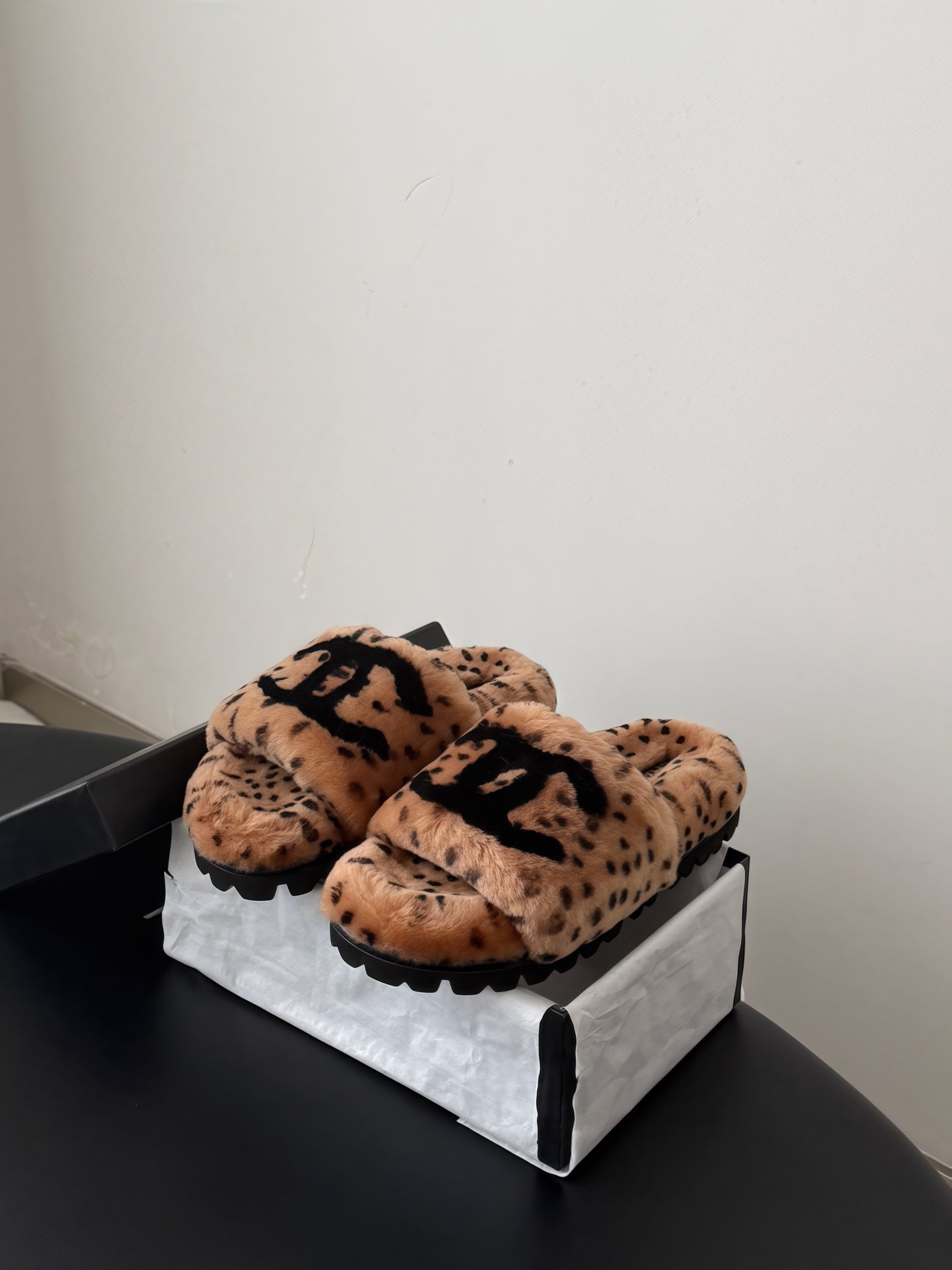 CC 26s Slides Black Leopard Dalmatian Print Shearling 969711