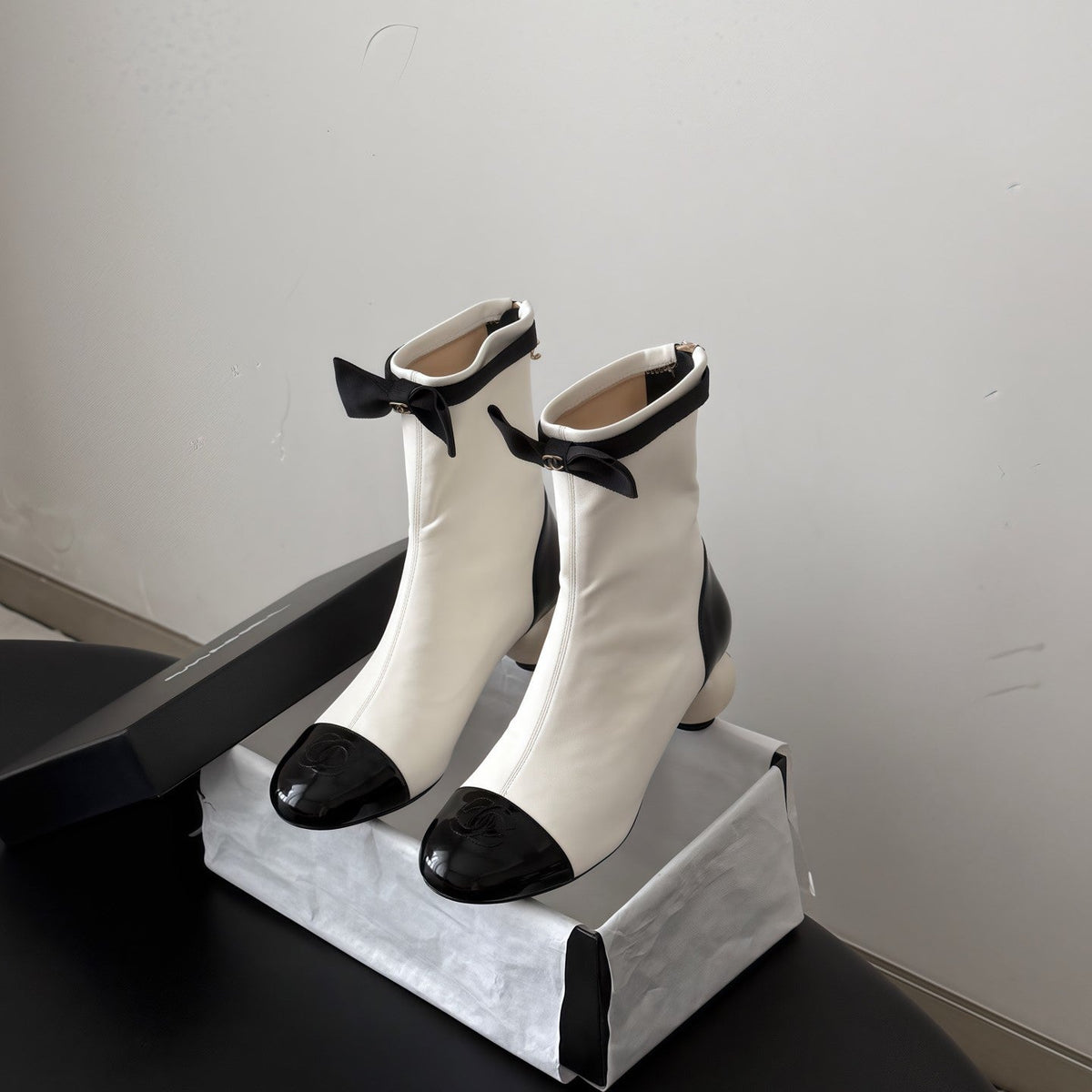 CC 26s Pearl Heel Ankle Boots White Black Leather Patent 127954