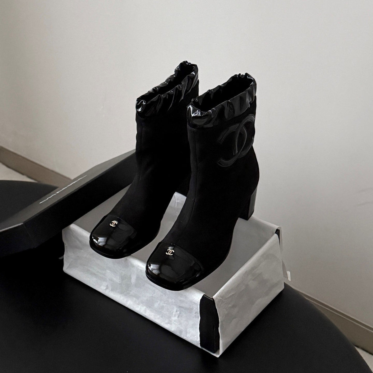 CC 26s Ankle Boots Black Suede Patent 127989