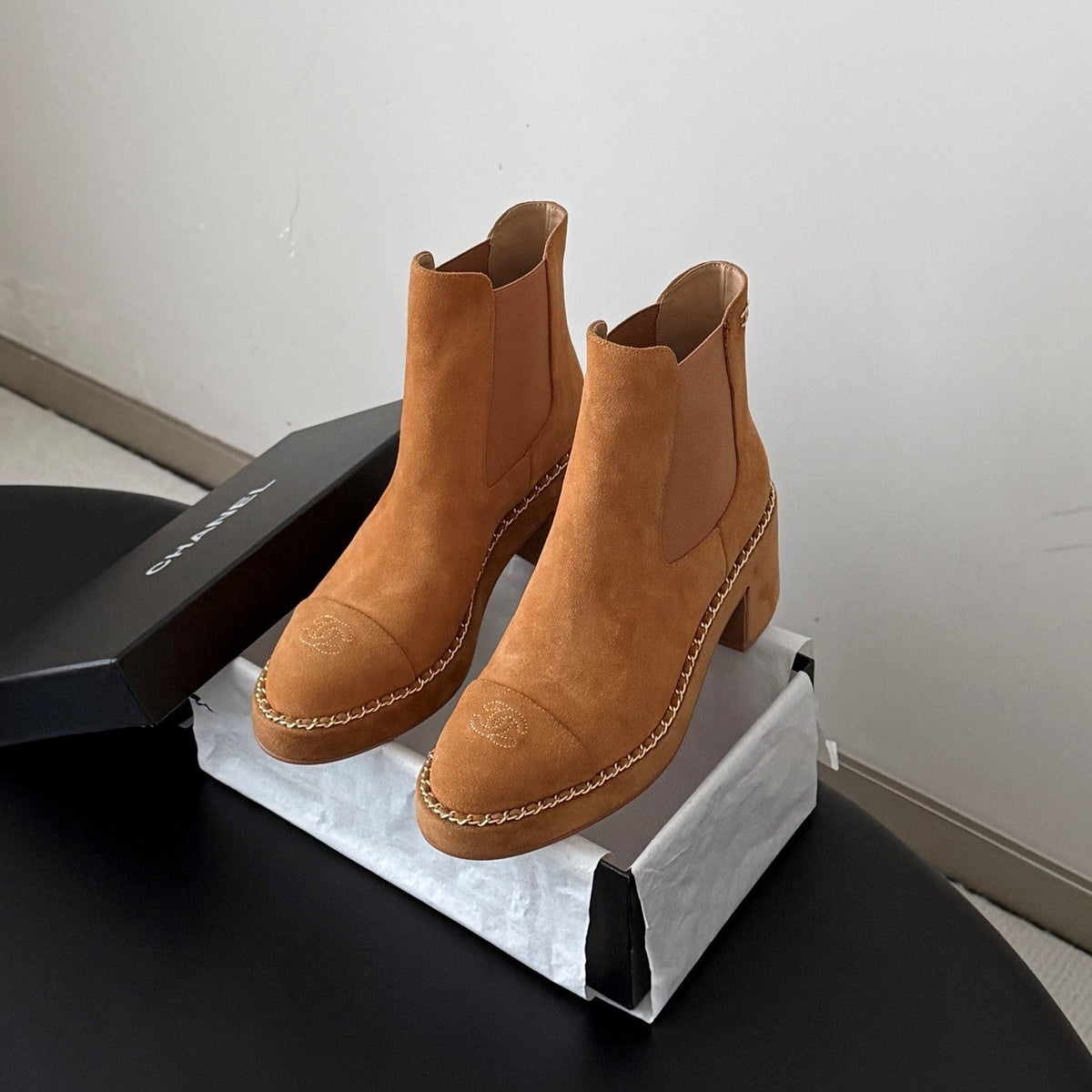 CC 26s Chelsea Ankle Boots Brown Suede 122416