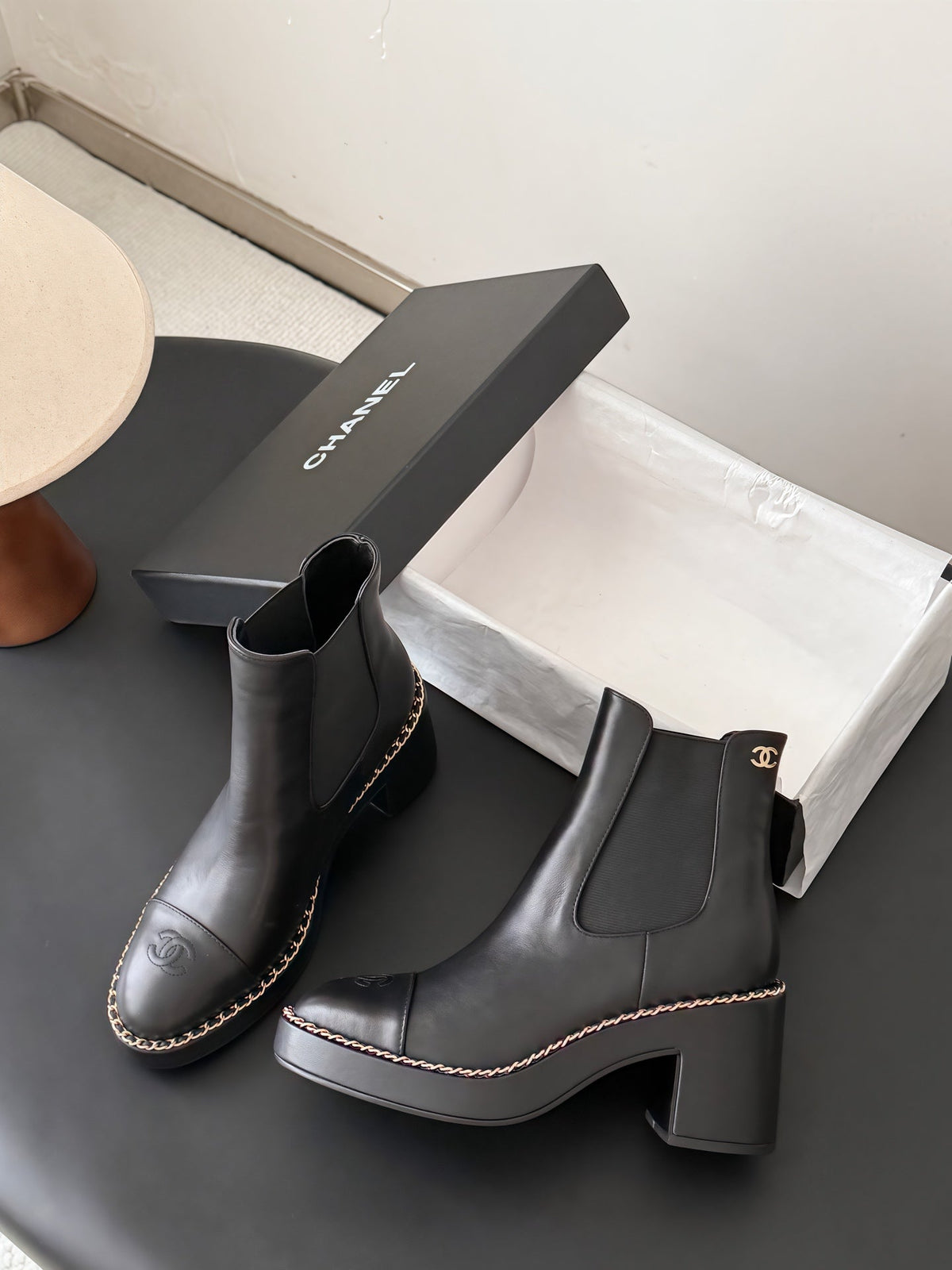 CC 26s Chelsea Ankle Boots Black Leather 122417