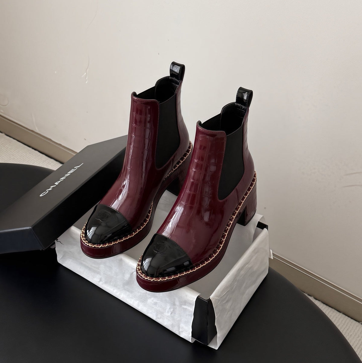 CC 26s Chelsea Ankle Boots Burgundy Black Crocodile Embossed Patent Leather 122419