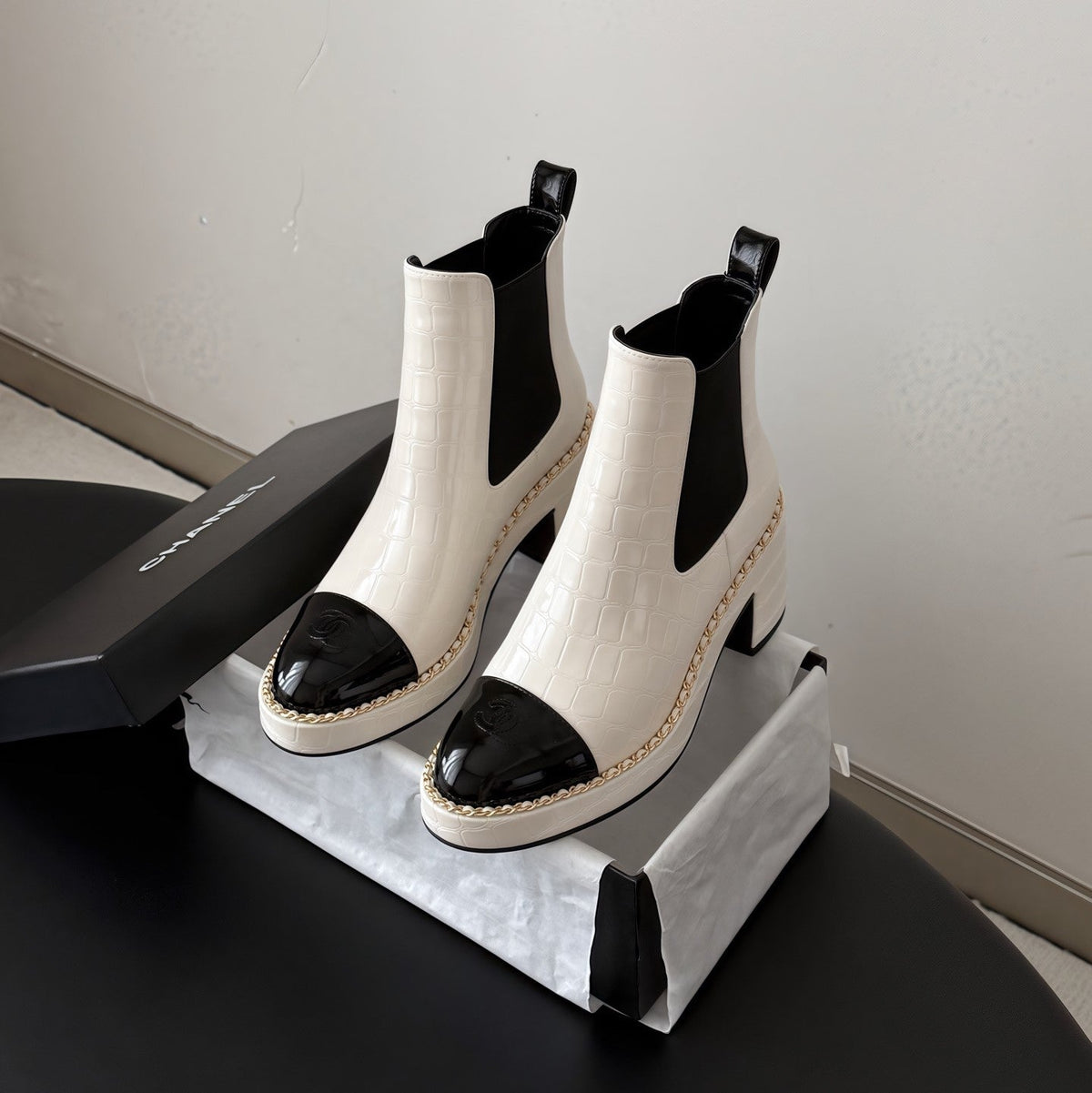CC 26s Chelsea Ankle Boots White Black Crocodile Embossed Patent Leather 122420
