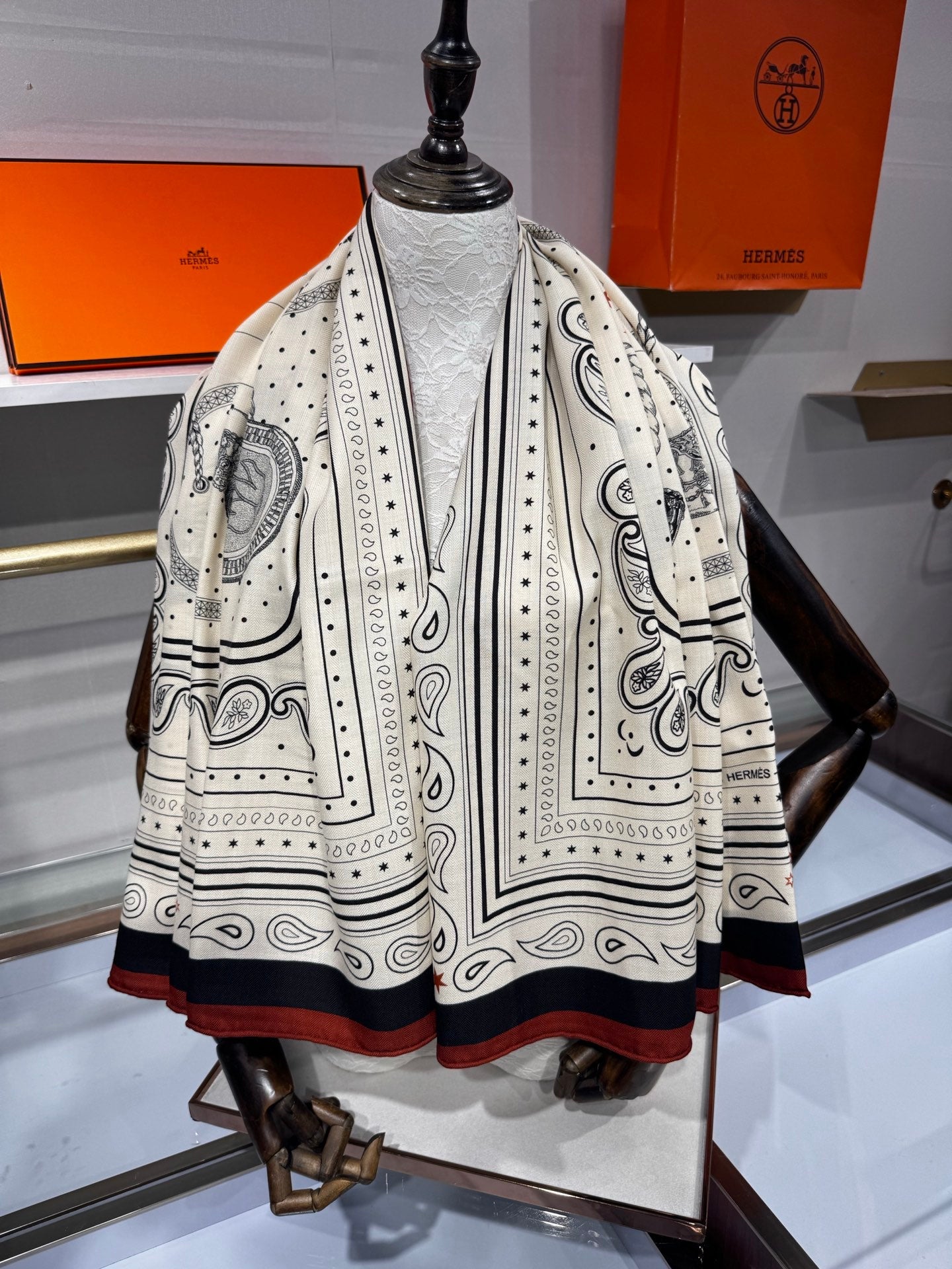 Hermès Grand Apparat Bandana Shawl 140x140cm Cream Black Cashmere Silk 212693