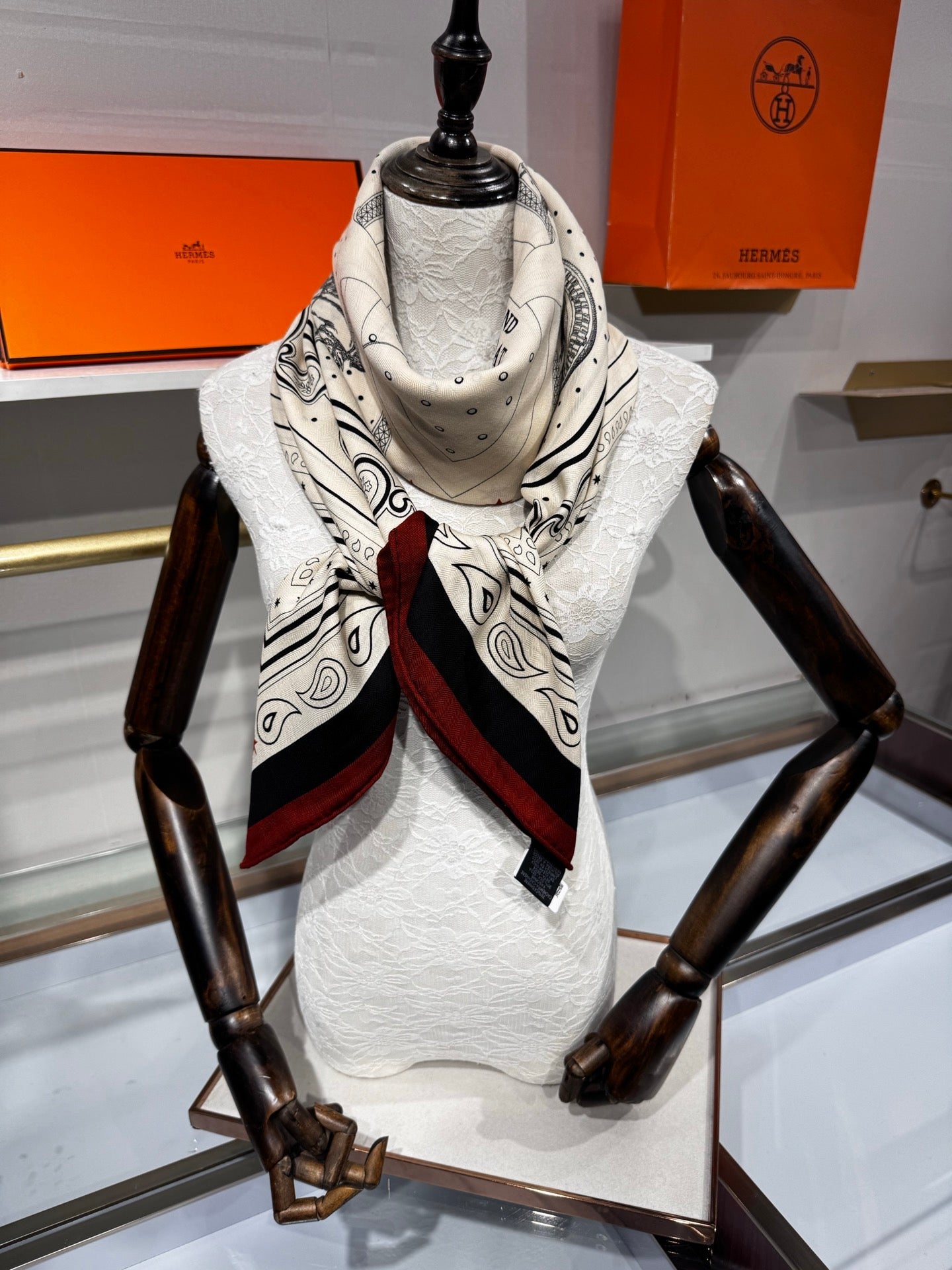 Hermès Grand Apparat Bandana Shawl 140x140cm Cream Black Cashmere Silk 212693