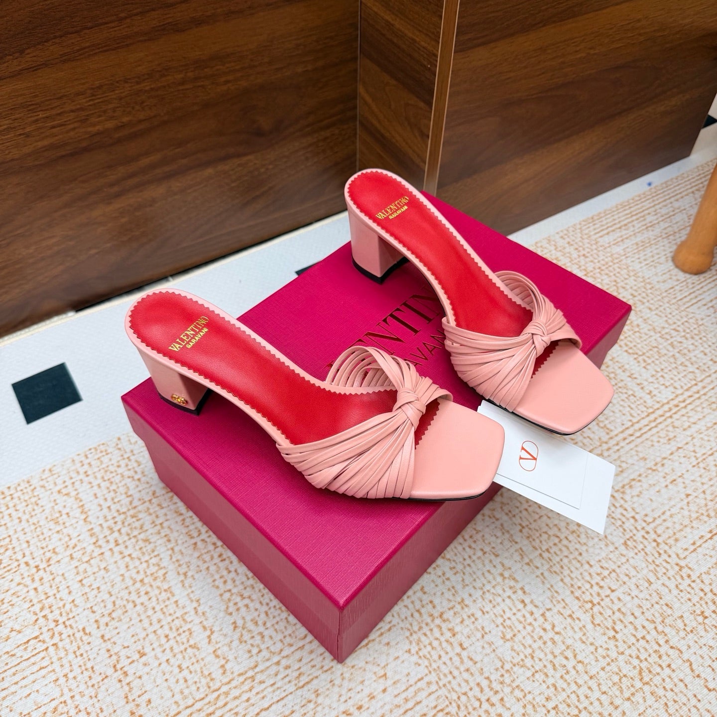 VT 26s Annet Mules 6.5cm Light Pink Woven Leather 974329