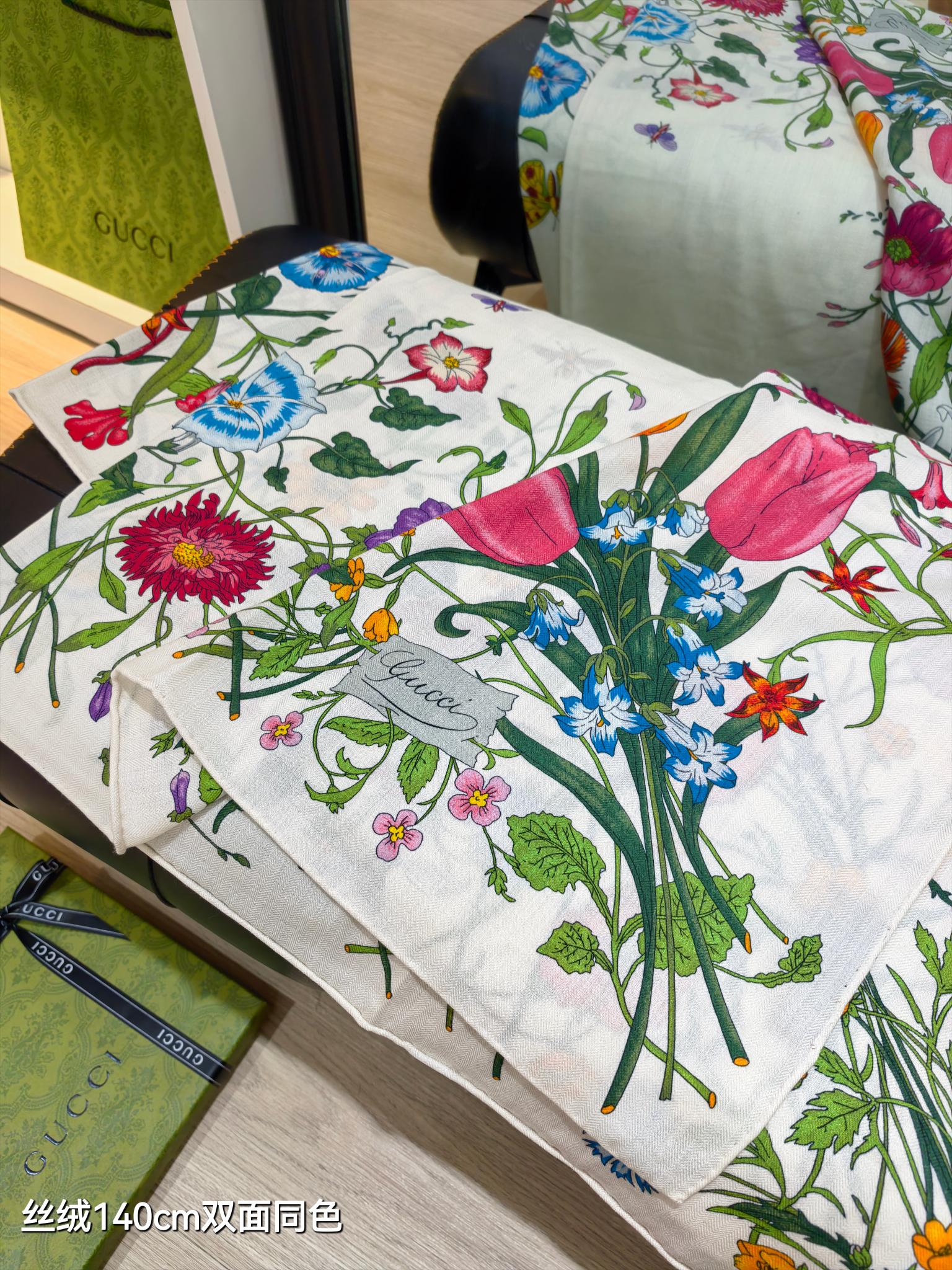 GG Flora-print Carré Scarf 140 White Silk Cashmere 145780