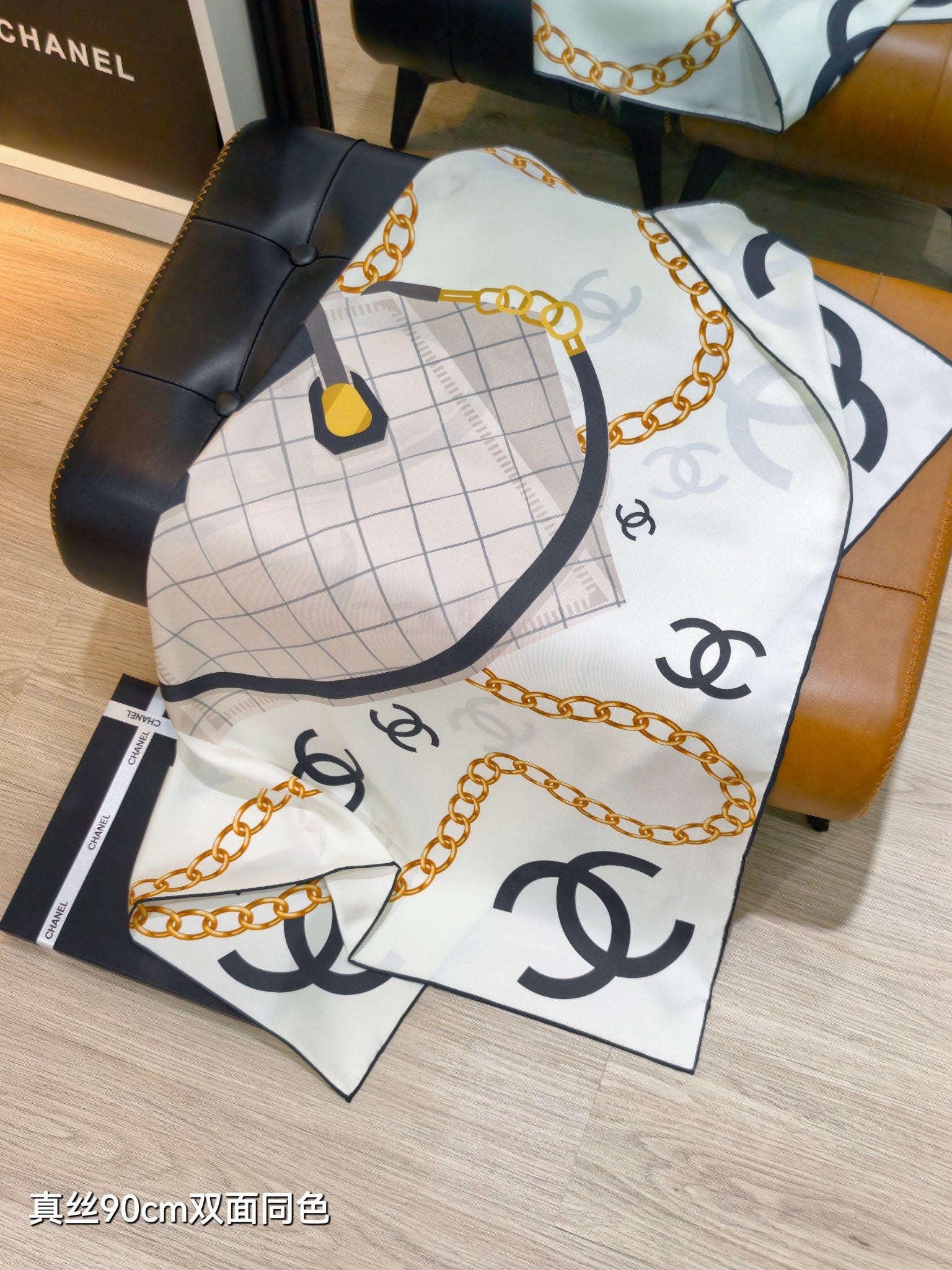 CC 26s Handbag Printed Scarf 90x90 White Twill Silk 212058