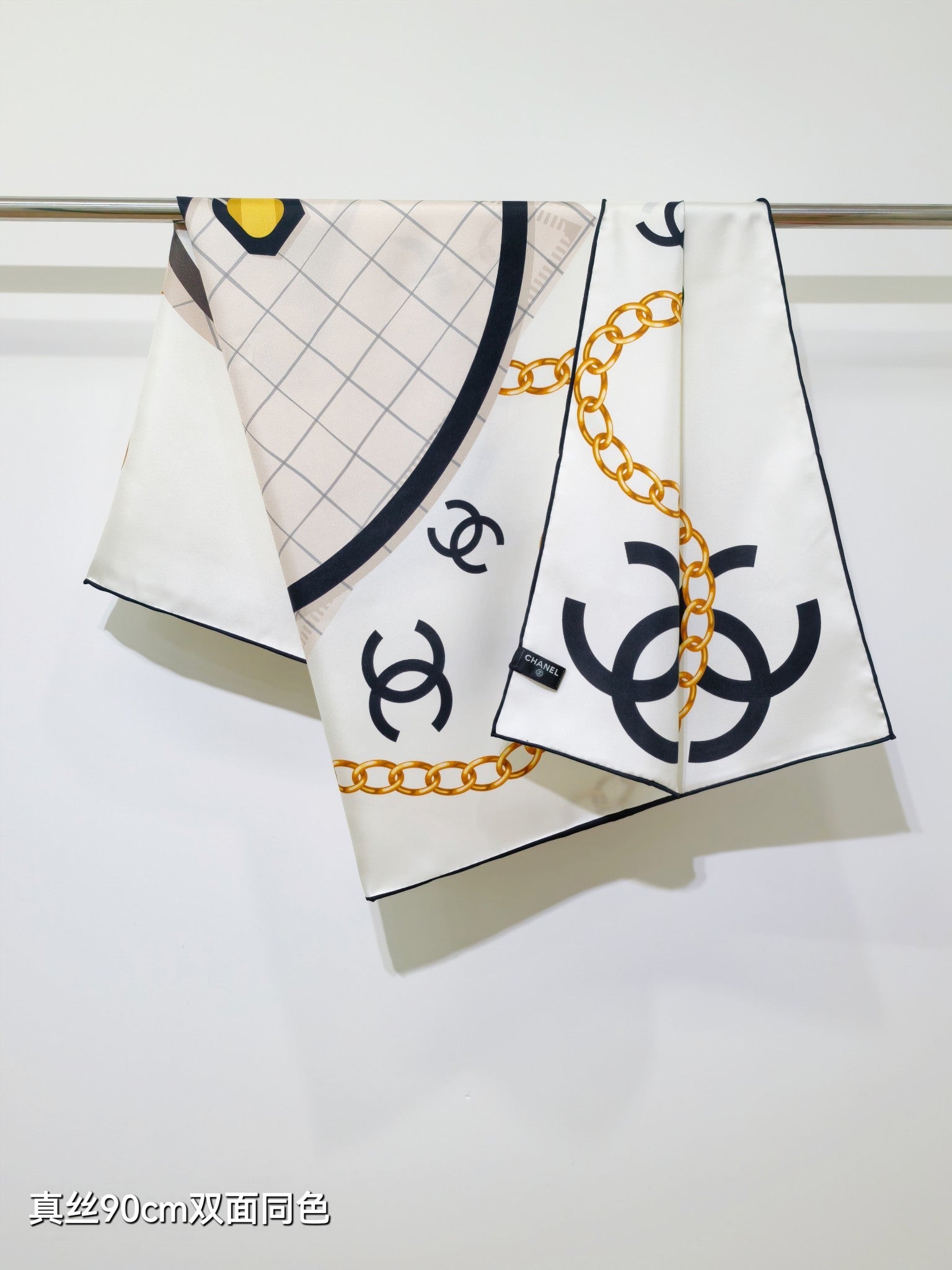 CC 26s Handbag Printed Scarf 90x90 White Twill Silk 212058