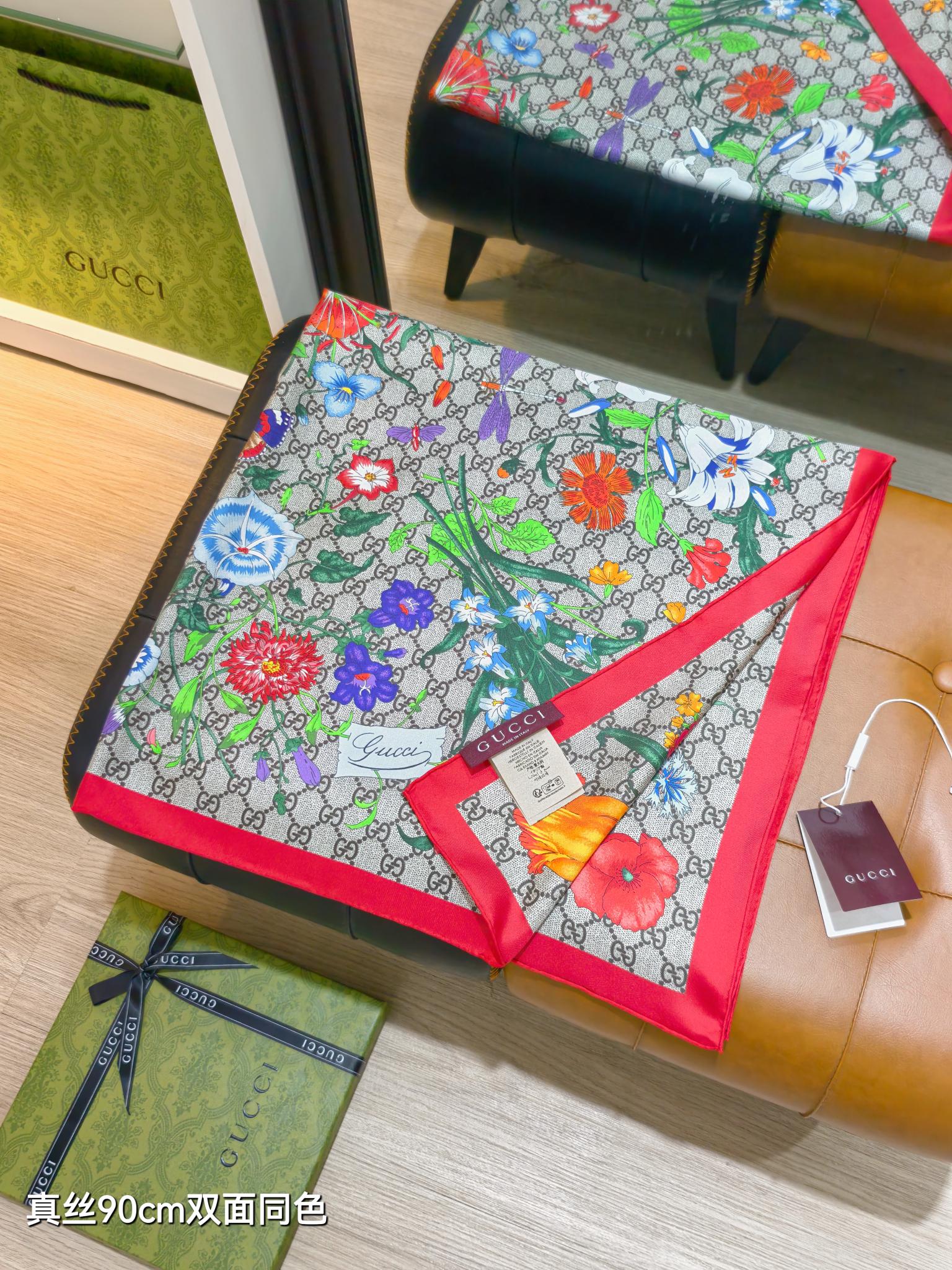 GG Printed Flora Twill Carré Red Silk 212073