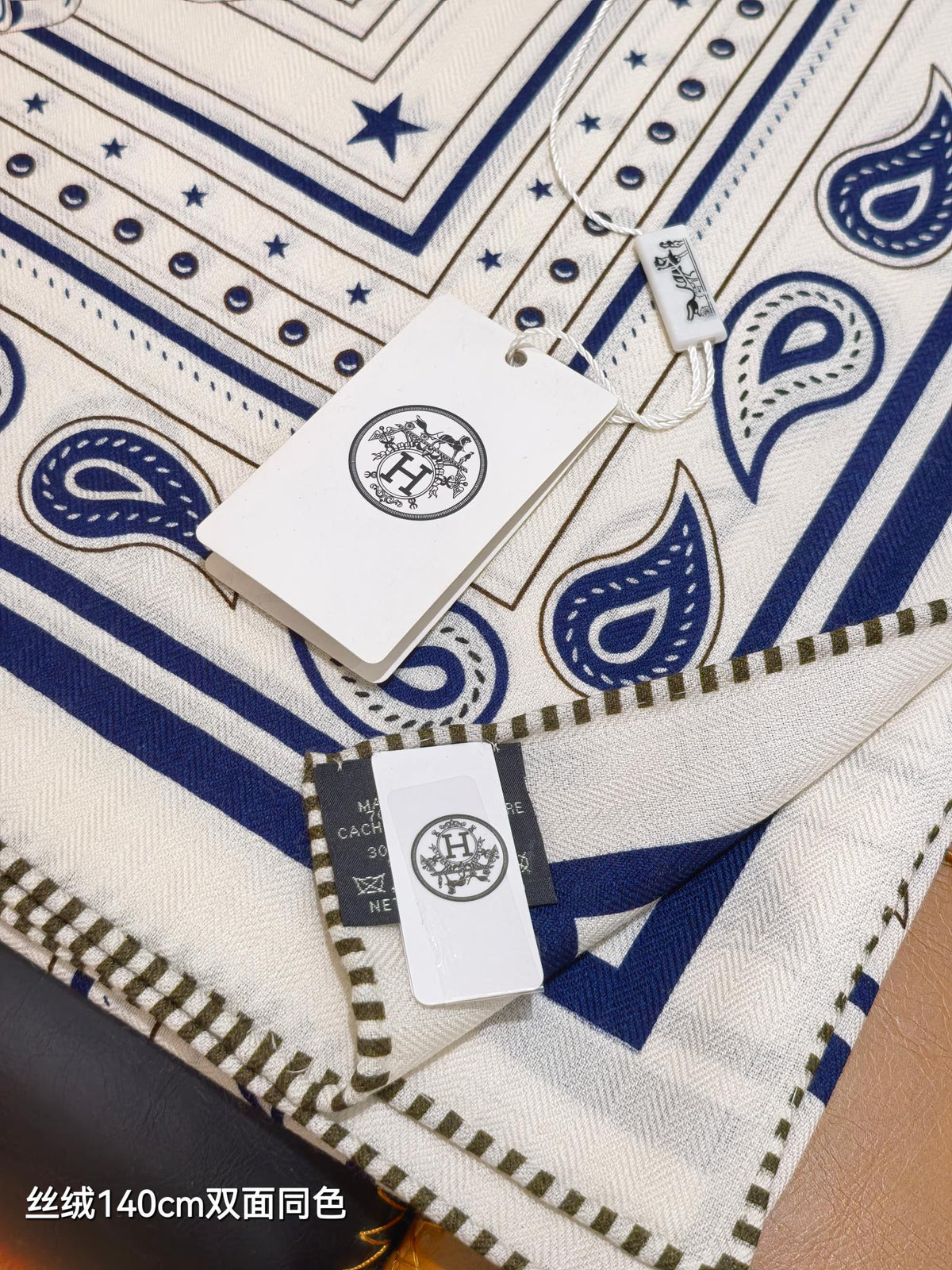 HM 26s Scarf 140 In Cashmere And Silk 475648