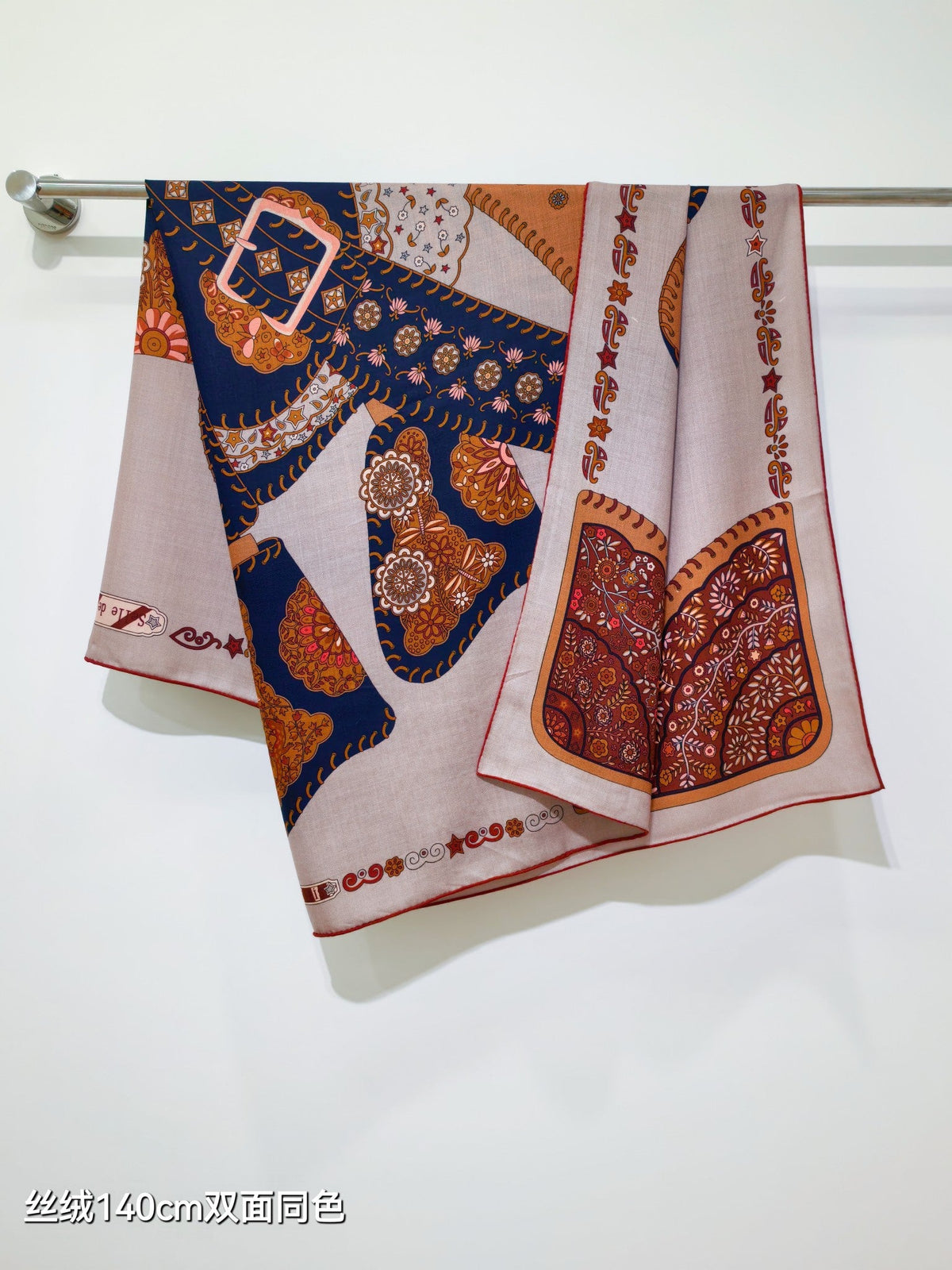 HM 26s Scarf 140 In Cashmere And Silk 475659