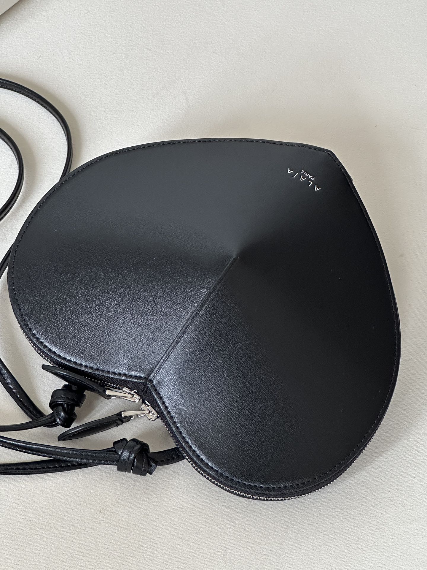 LE COEUR BAG 21 IN BLACK CALFSKIN