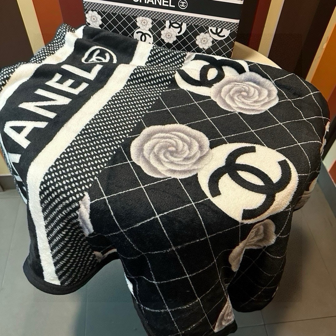 FLOWER BLANKET IN BLACK MIX COLORFUL MILK VELVET 421608