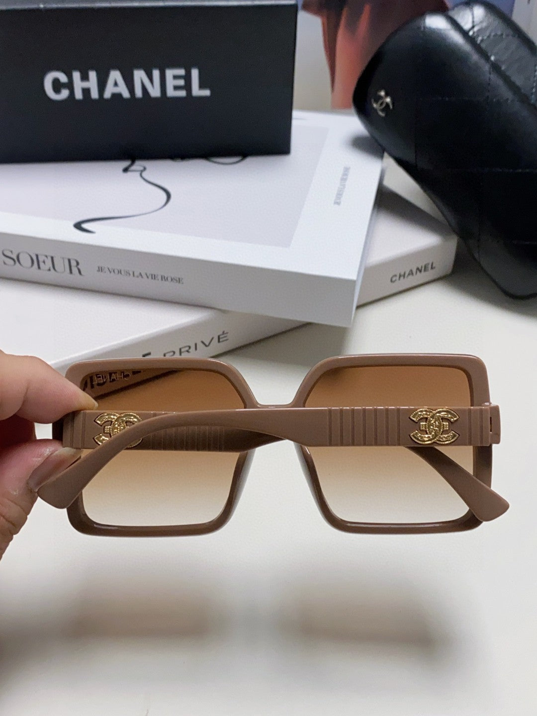 CC Sunglasses 429528