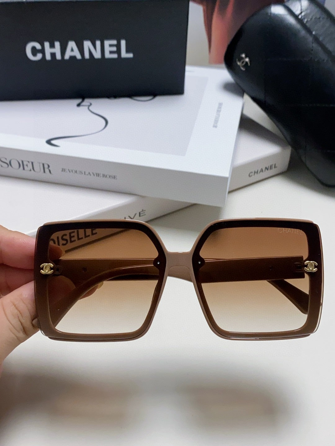 CC Sunglasses 429528