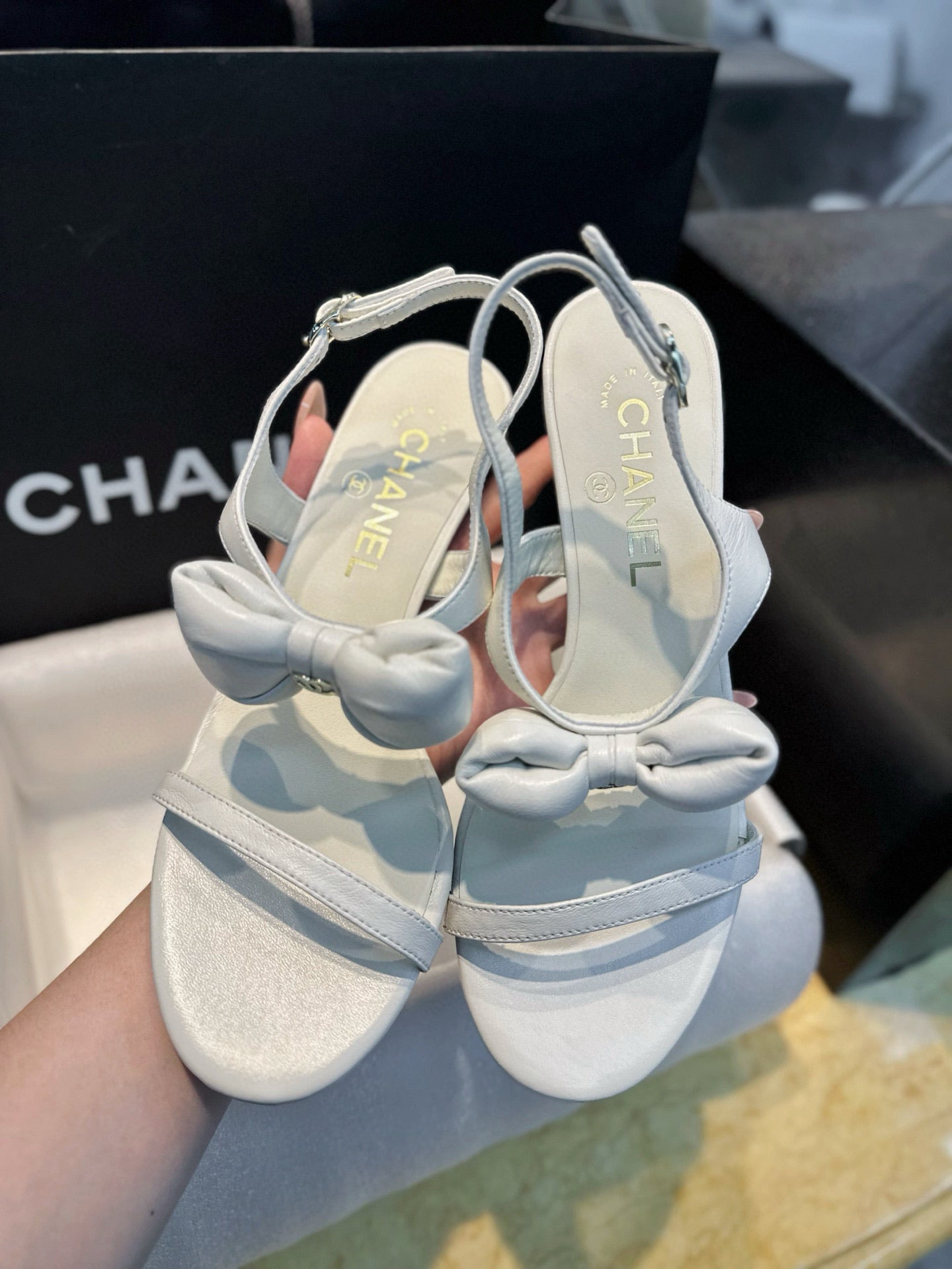 CC 26s Bow Block Heel Sandals White Leather 964832