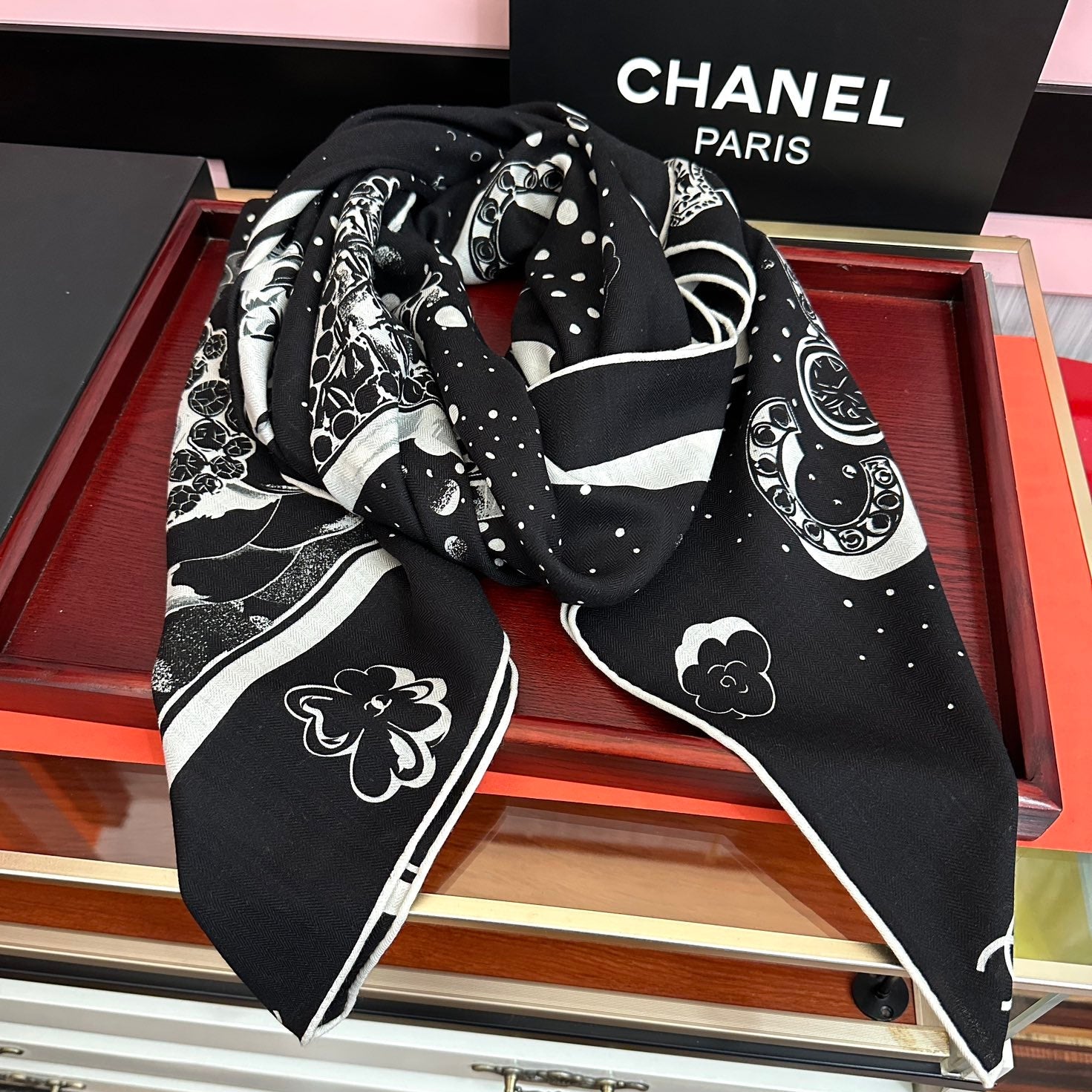 CC Camellia Letter Print 140cm Black White Black Cashmere 153107