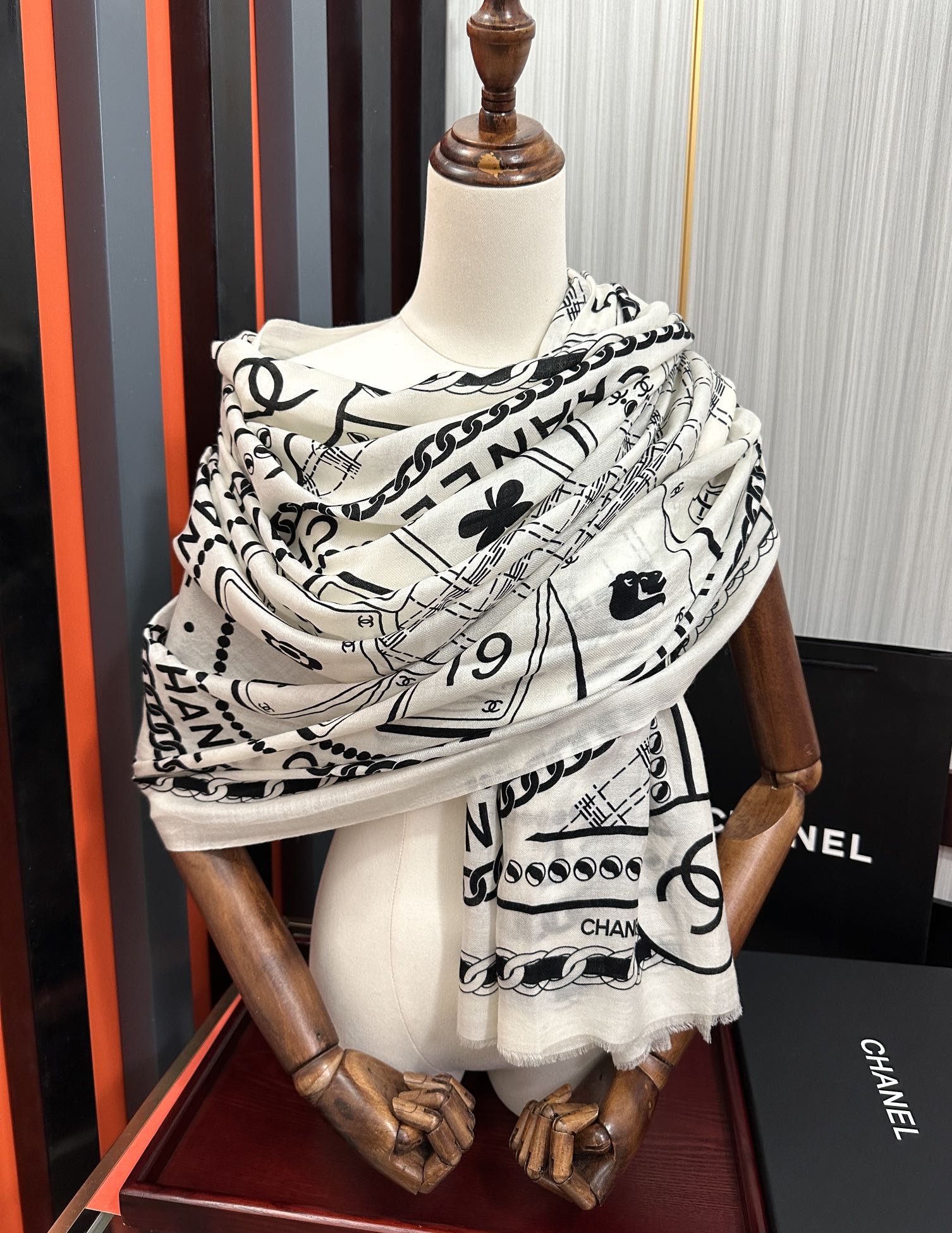 CC Camellia Letter Print 200cm White Black Cashmere 153113