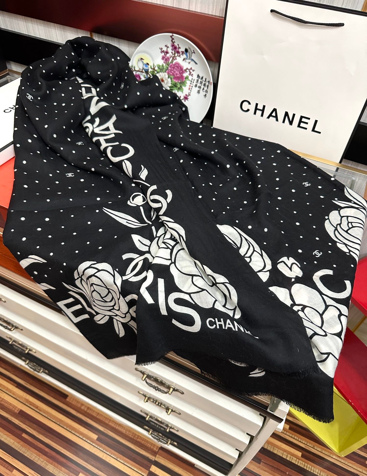 CC Camellia Letter Print 200cm Black White Cashmere 153133