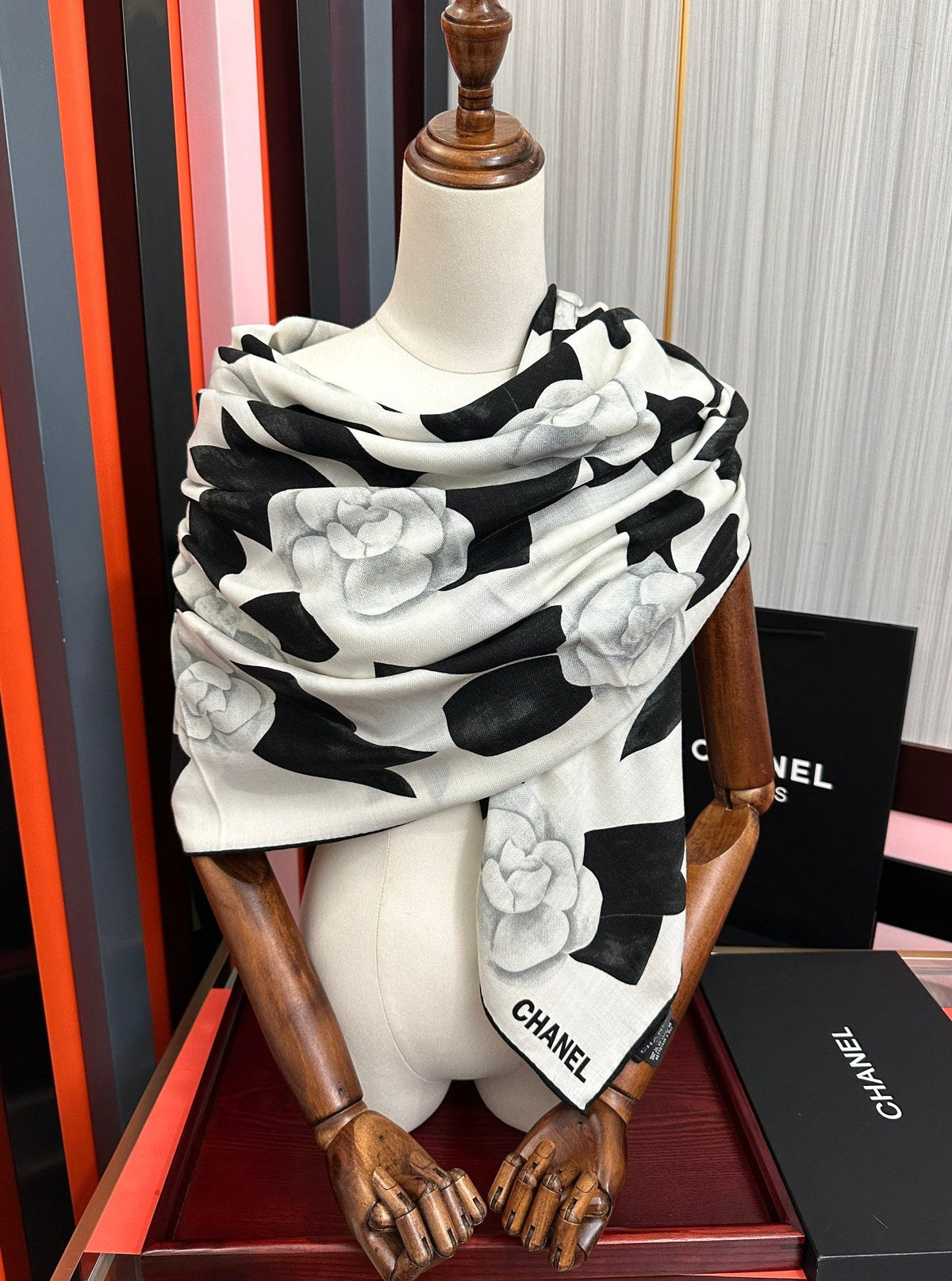 CC 26s Scarf 140 In Cashmere And Silk 437791
