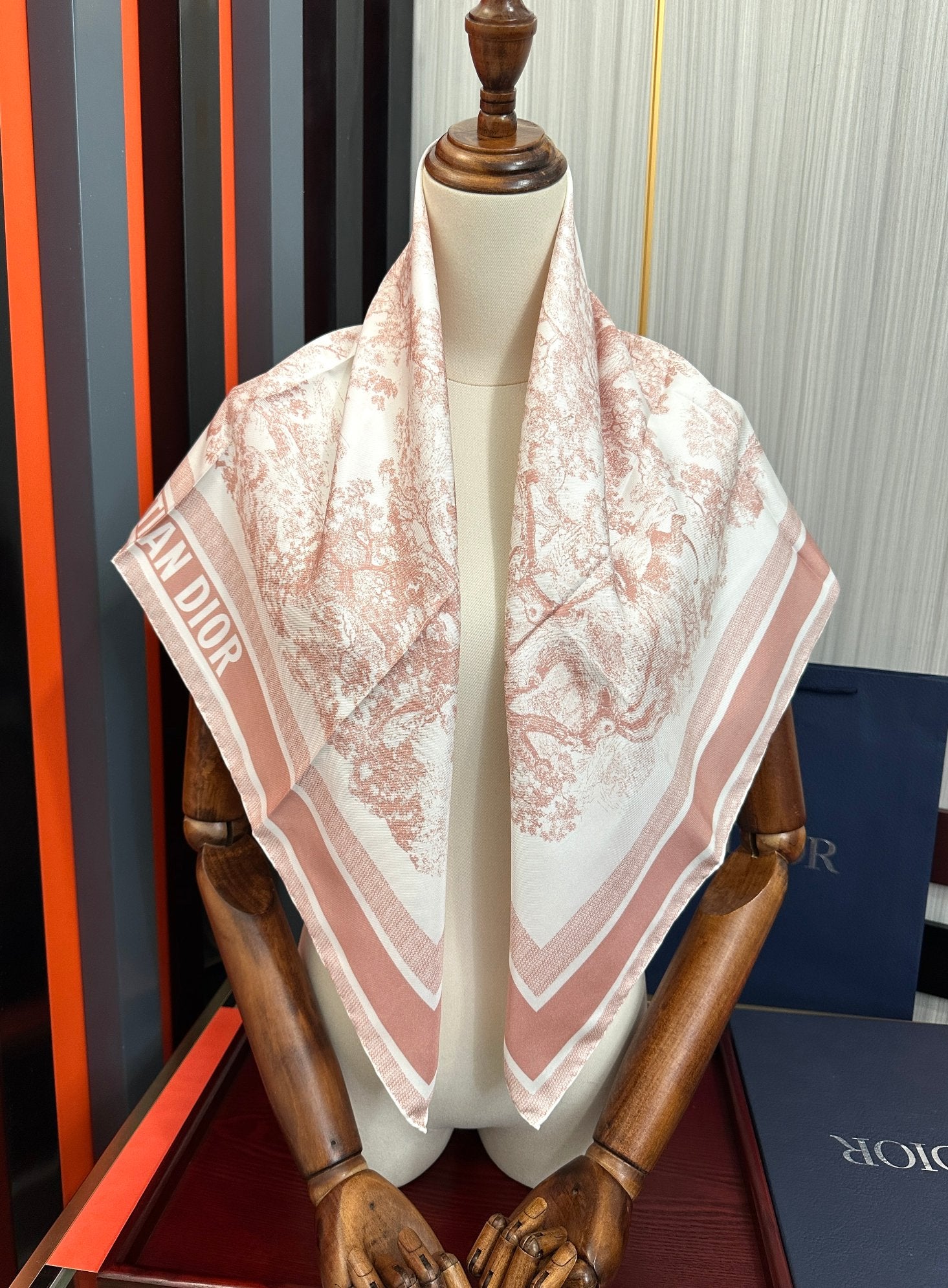 CD Scarf 90x90 Colorful Twill Silk 443146