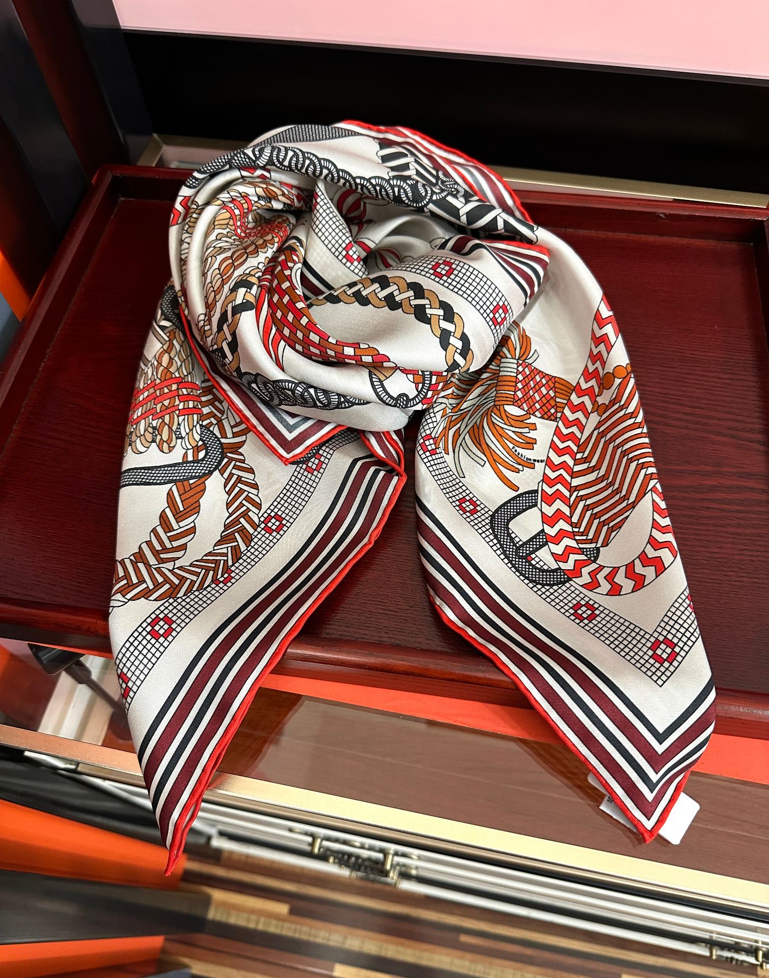 HM 26s Scarf 90 In Silk 427432