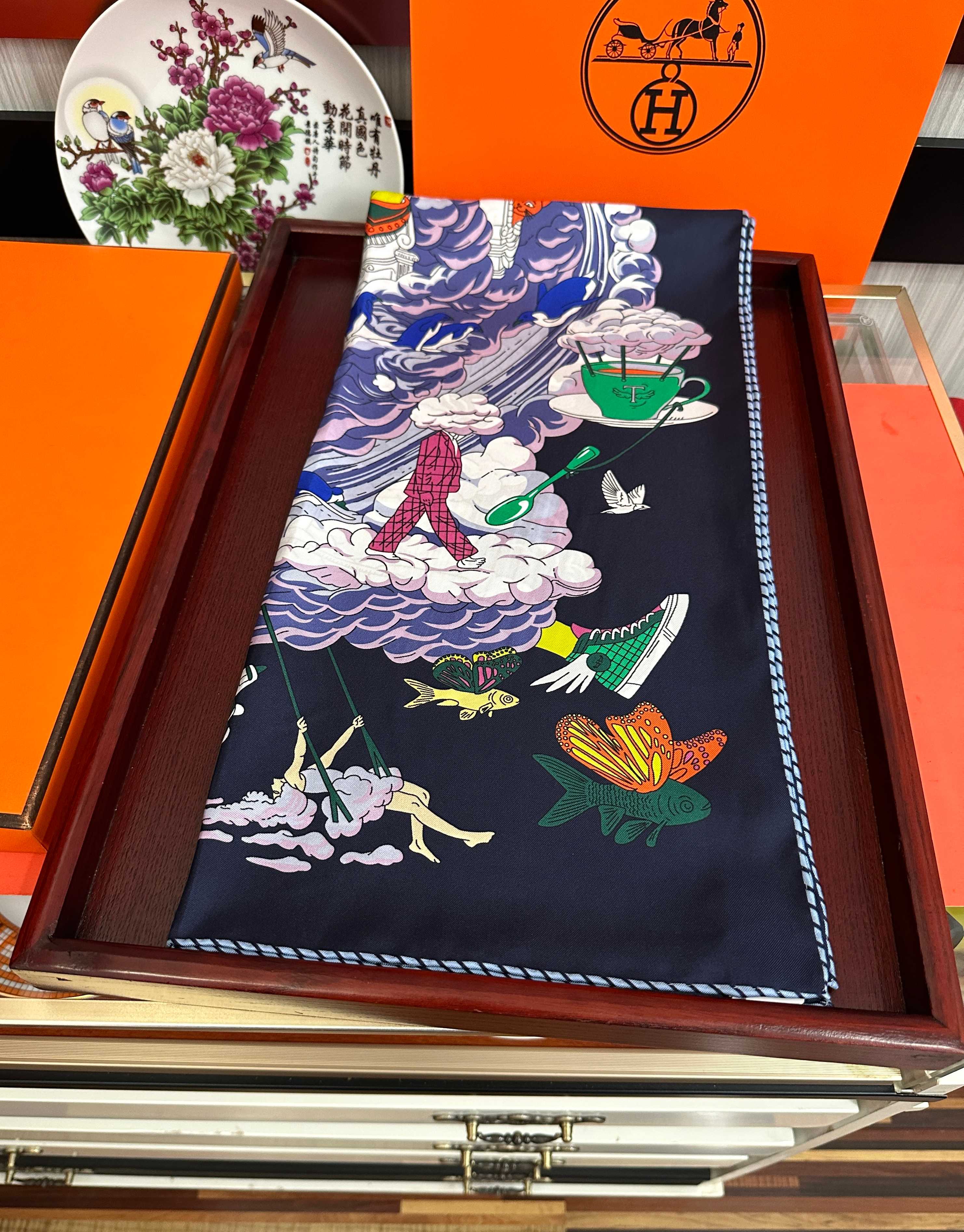 HM Scarf 90x90 Colorful Twill Silk 443148