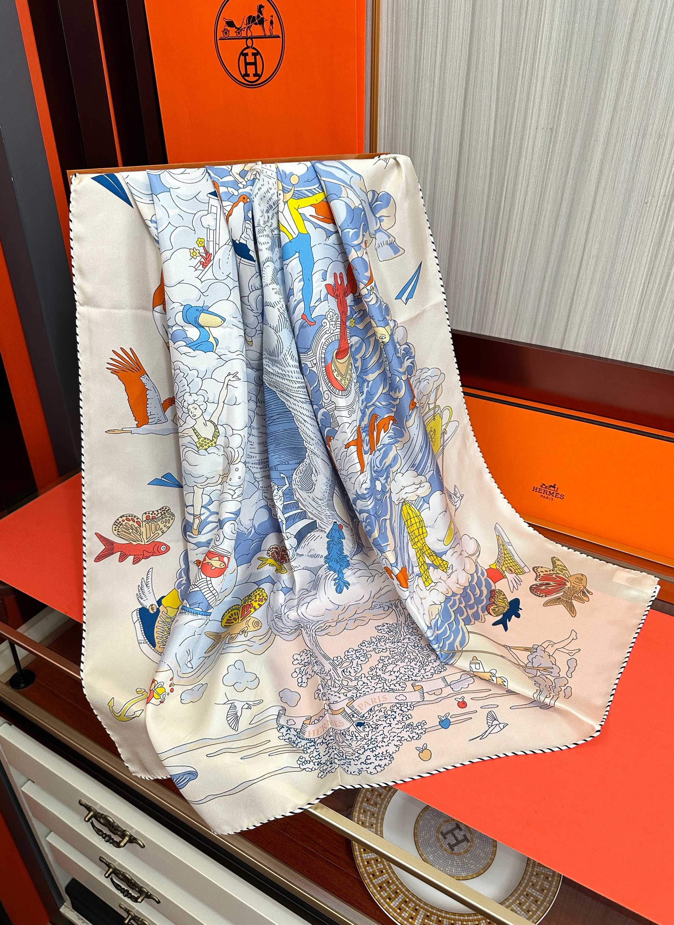 HM 26s Scarf 90 In Silk 427428