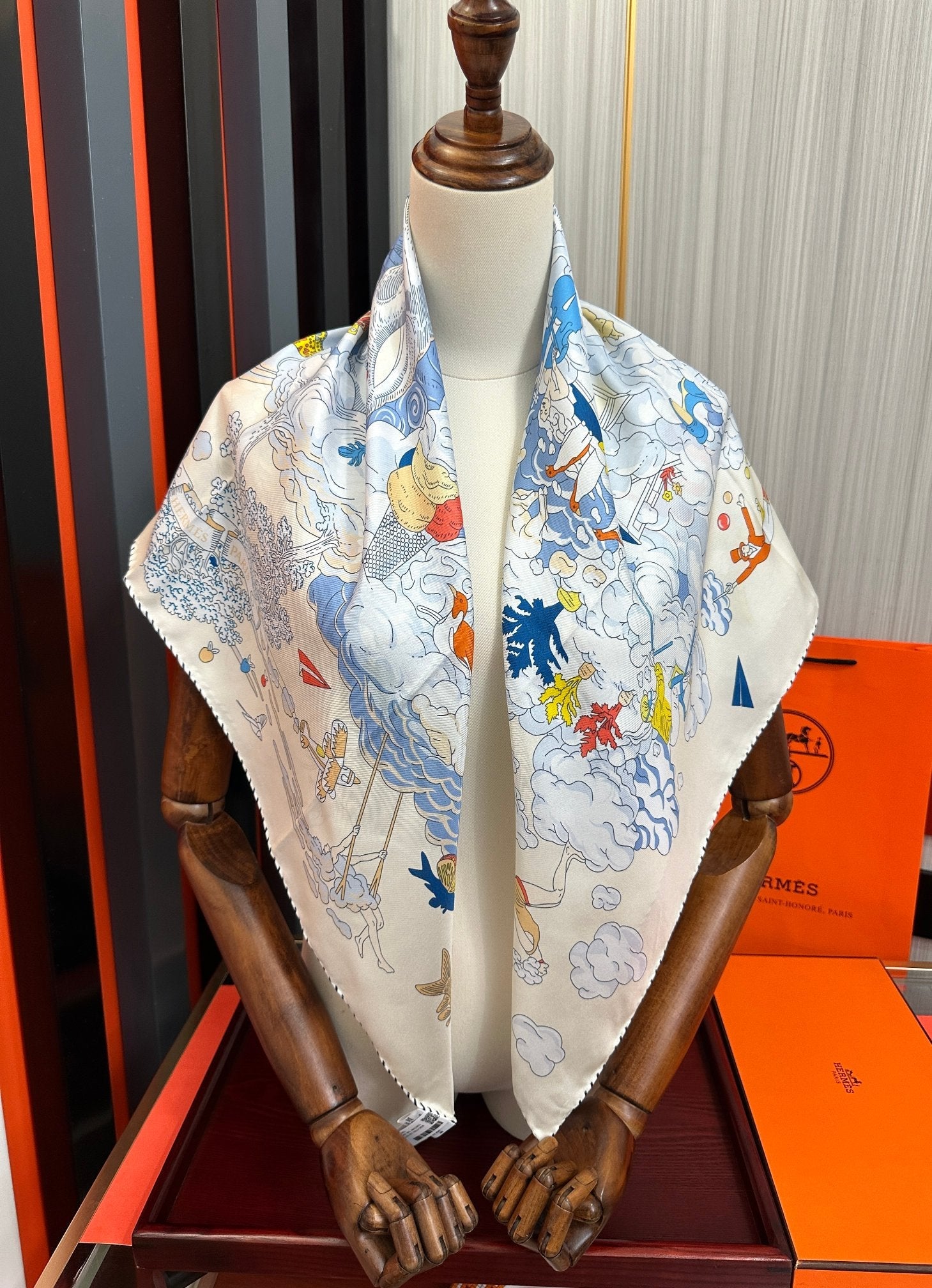 HM 26s Scarf 90 In Silk 427428