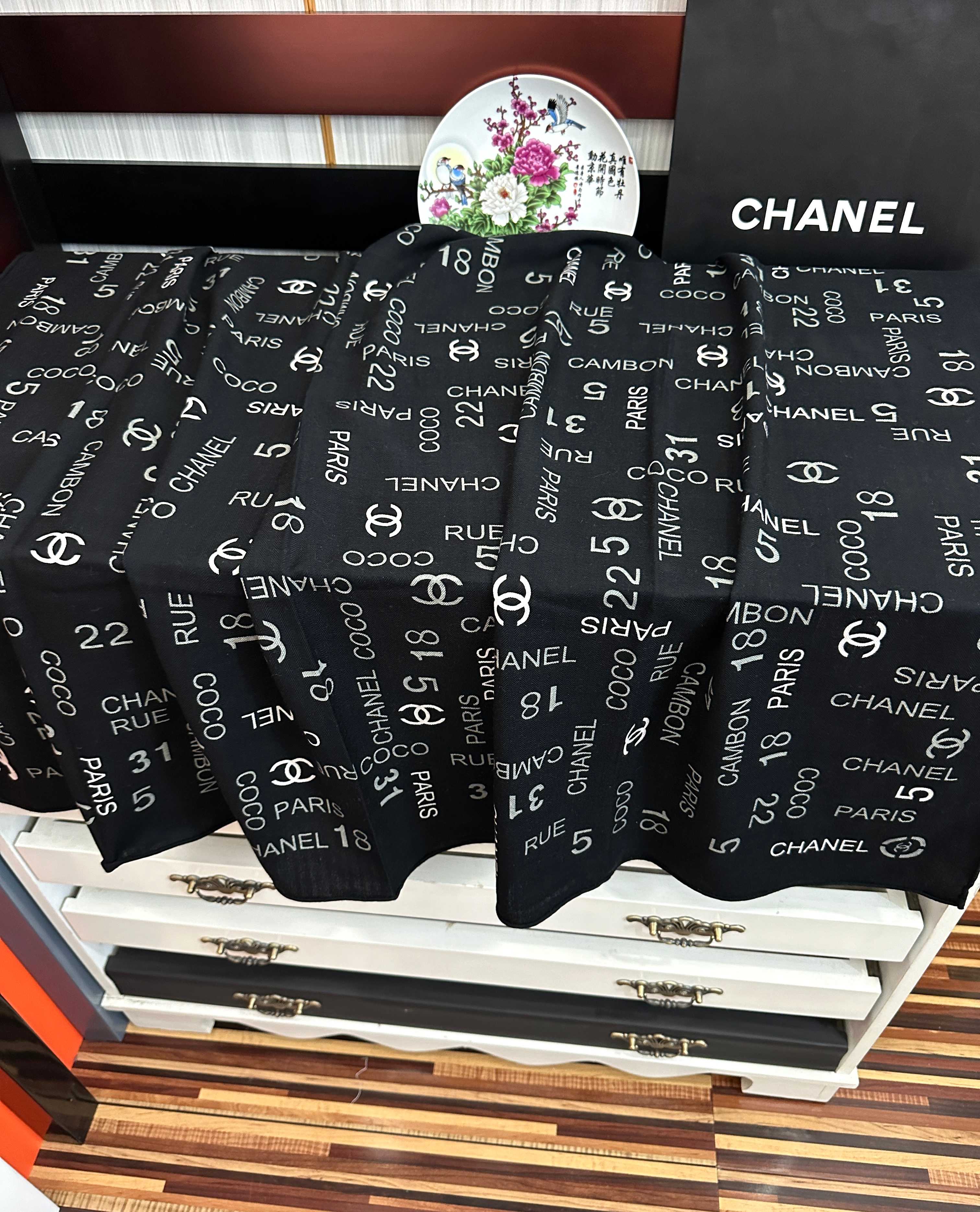 CC 26s Scarf 140 In Cashmere And Silk 445066