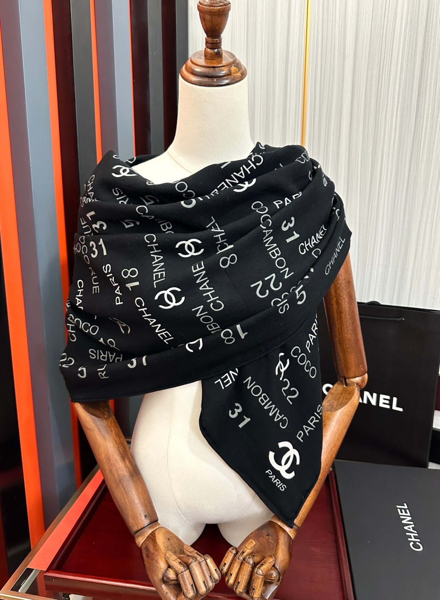 CC 26s Scarf 140 In Cashmere And Silk 445066