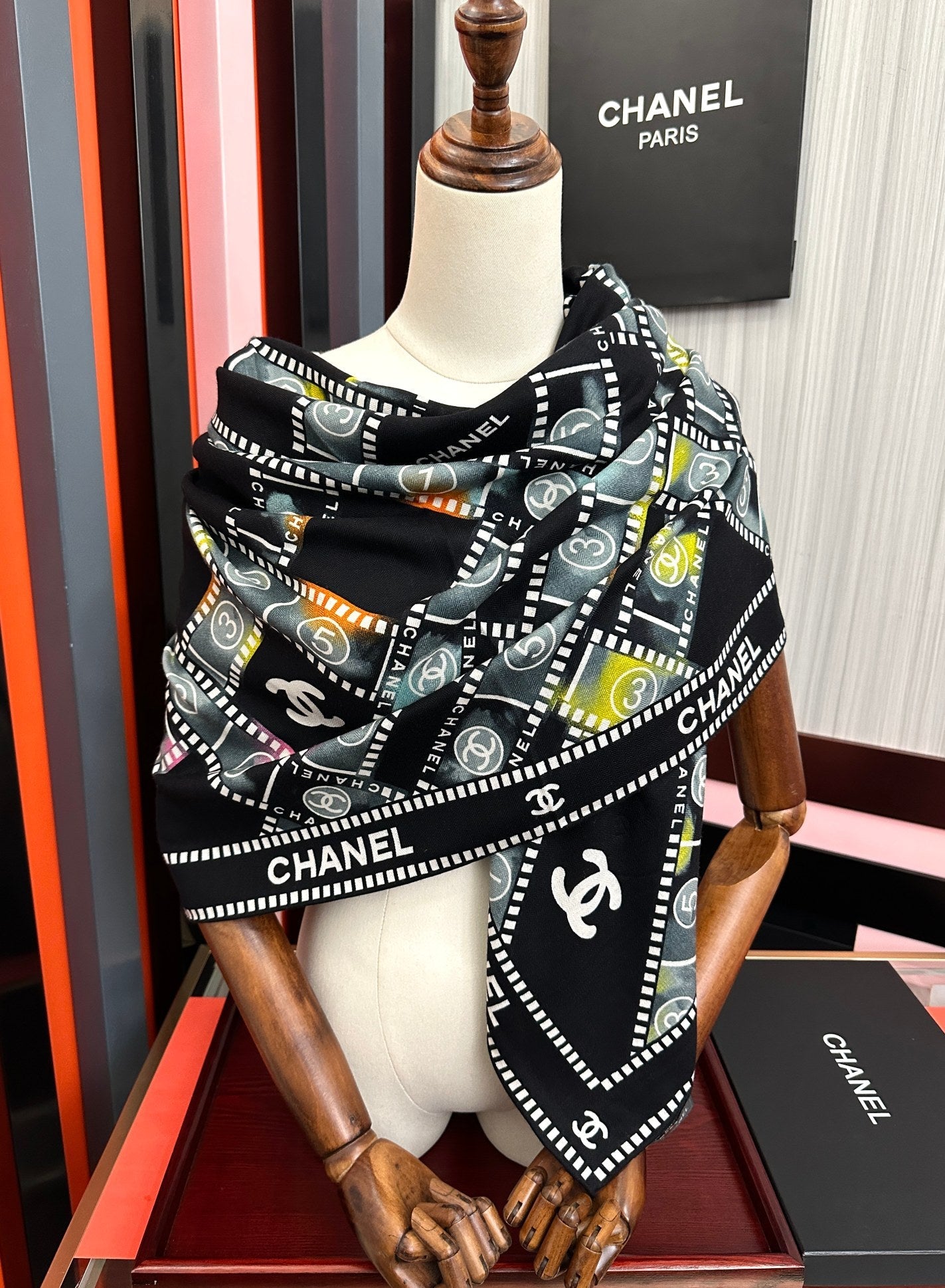 CC 26s Scarf 140 In Cashmere And Silk 446685