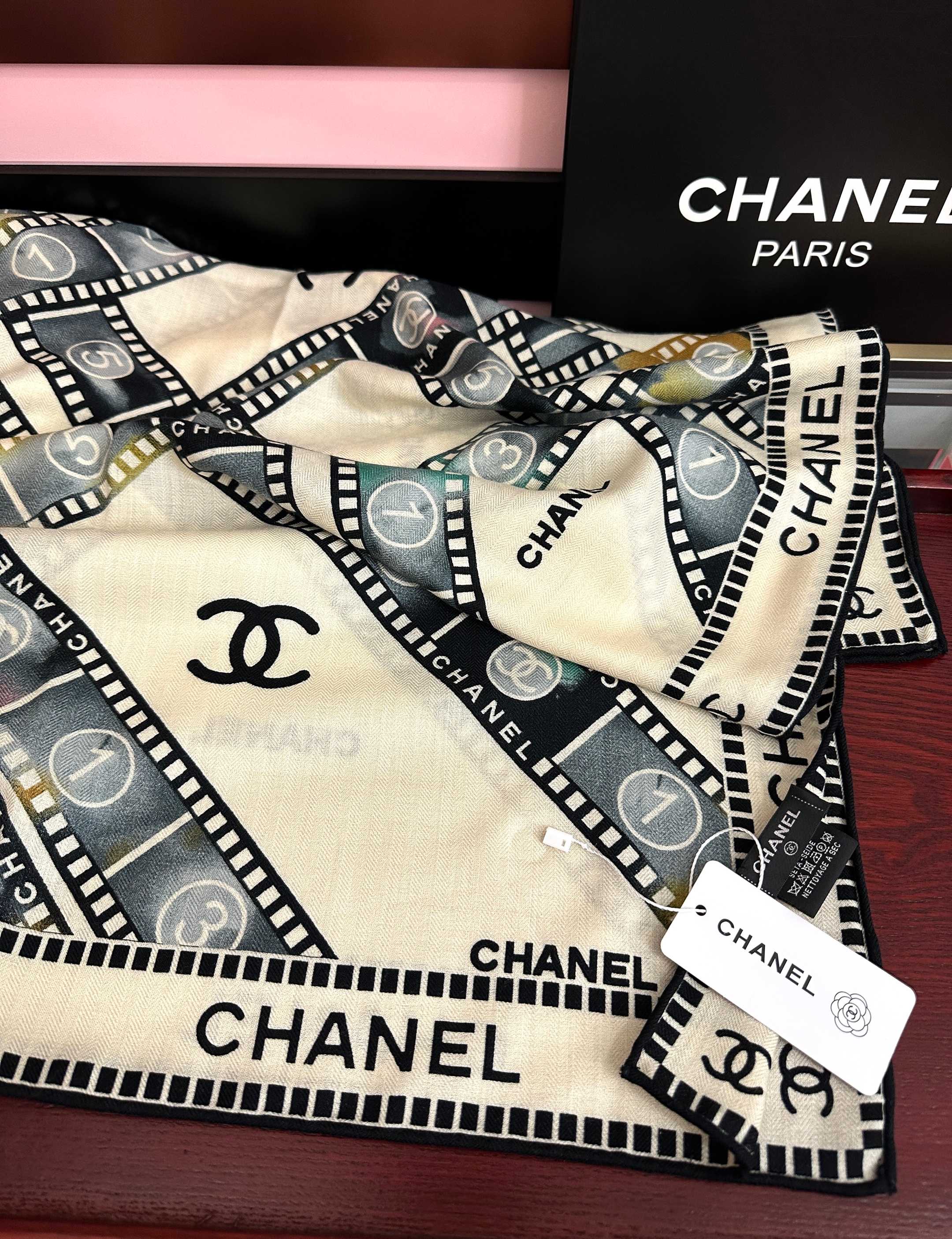 CC 26s Scarf 140 In Cashmere And Silk 446686