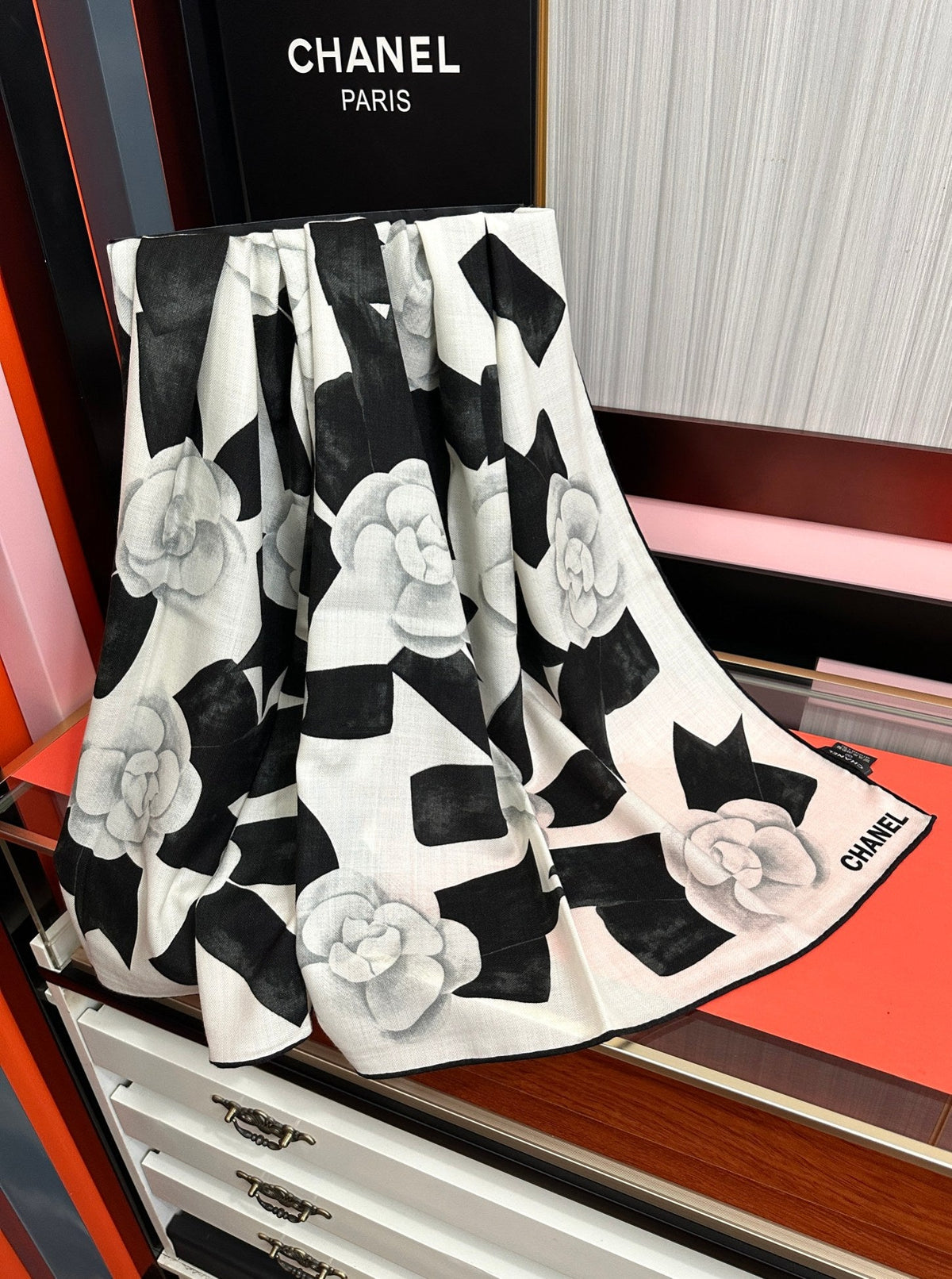 CC 26s Scarf 140 In Cashmere And Silk 437791