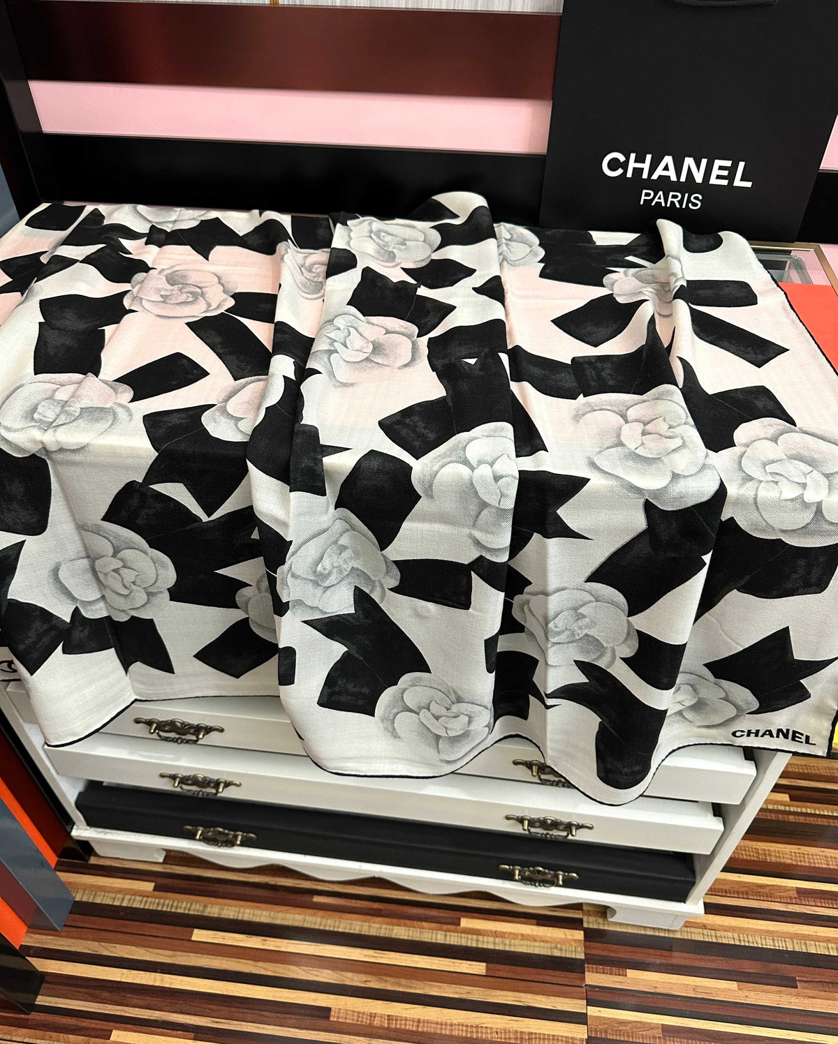 CC 26s Scarf 140 In Cashmere And Silk 437791