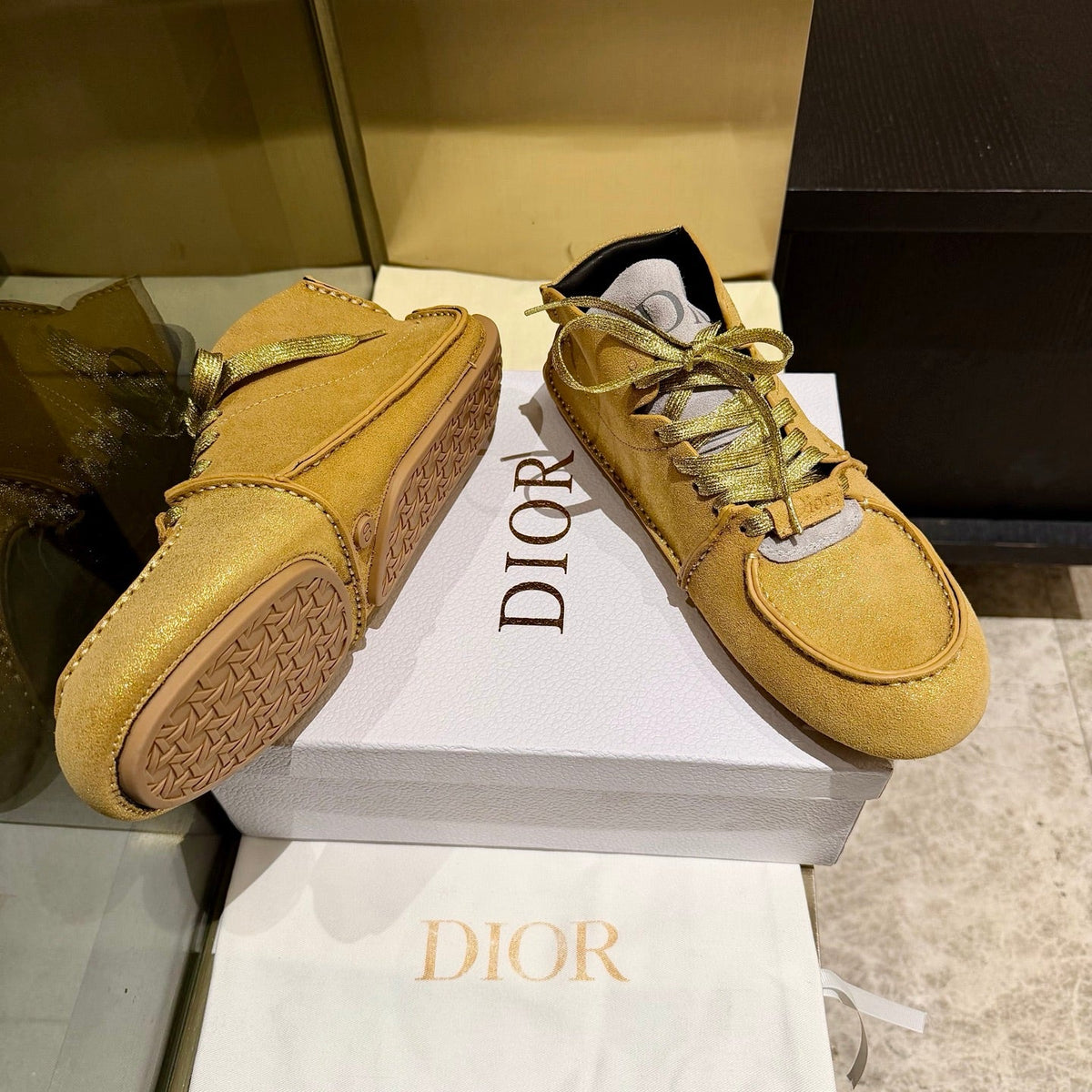 CD 26s Roadie Sneakers Gold Suede Calfskin 157600