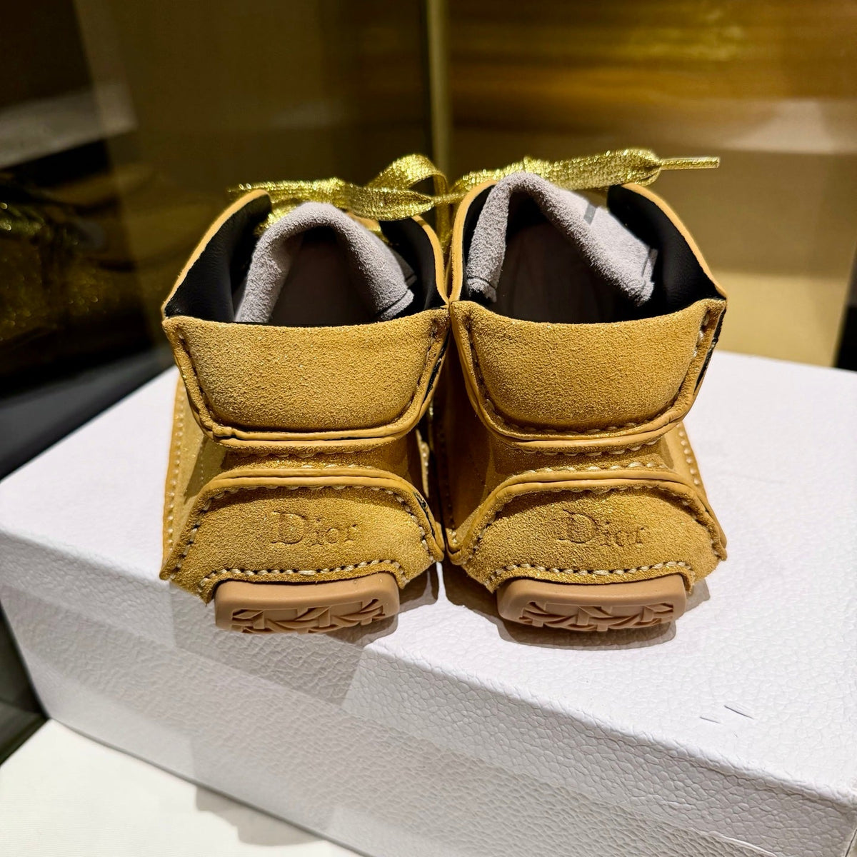 CD 26s Roadie Sneakers Gold Suede Calfskin 157600