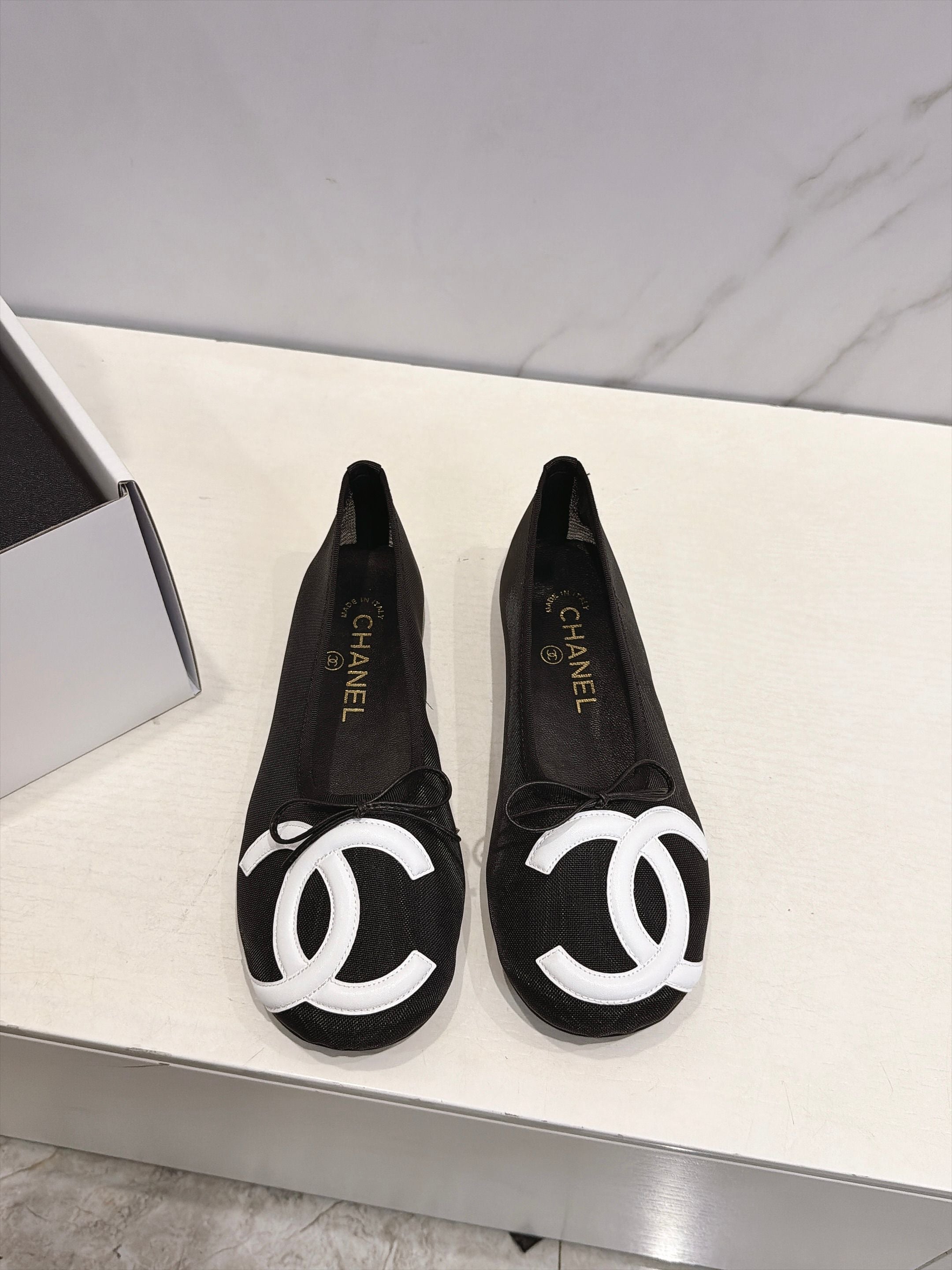 CC 26s Coco Beach Ballet Flats Black Mesh 937754