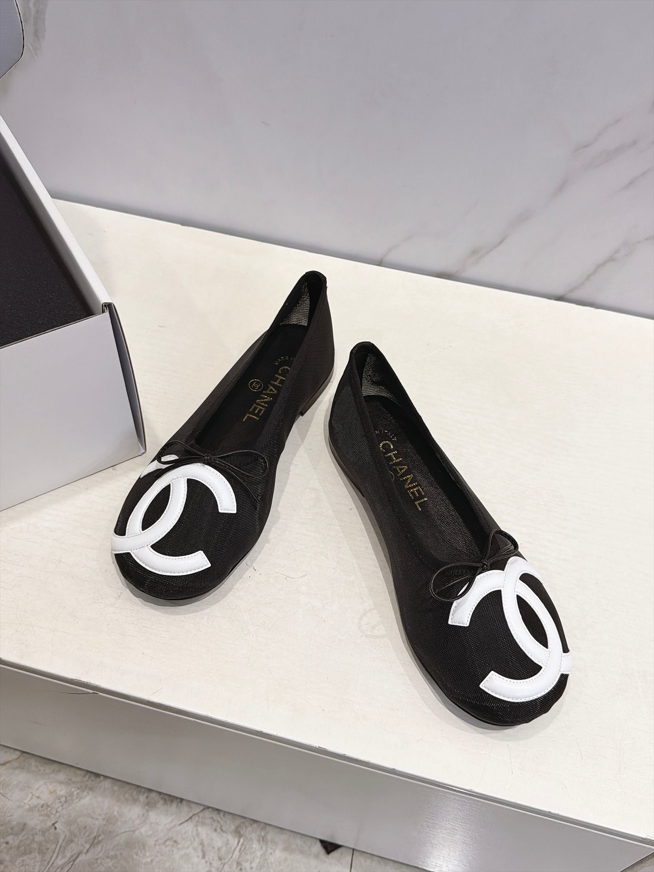 CC 26s Coco Beach Ballet Flats Black Mesh 937754