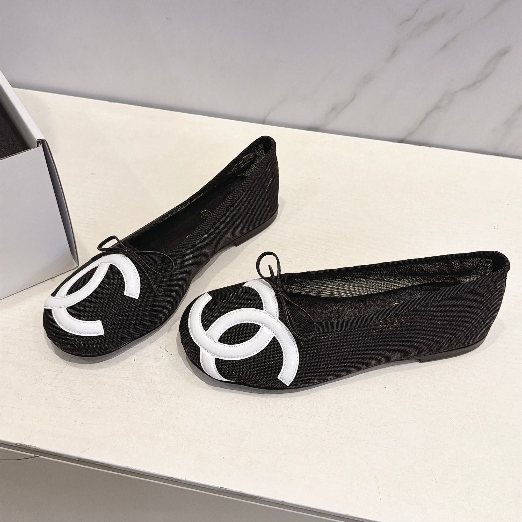 CC 26s Coco Beach Ballet Flats Black Mesh 937754