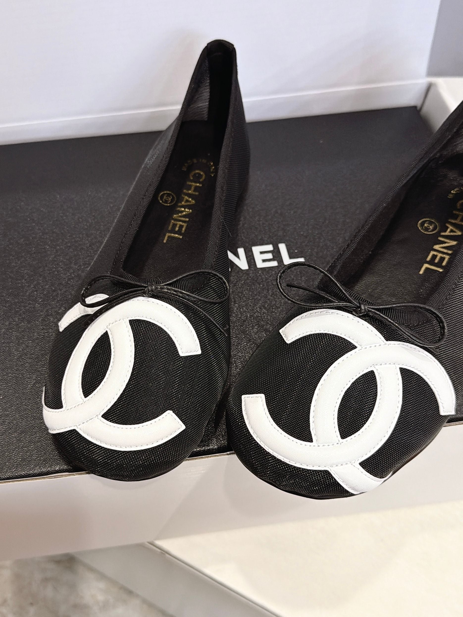 CC 26s Coco Beach Ballet Flats Black Mesh 937754