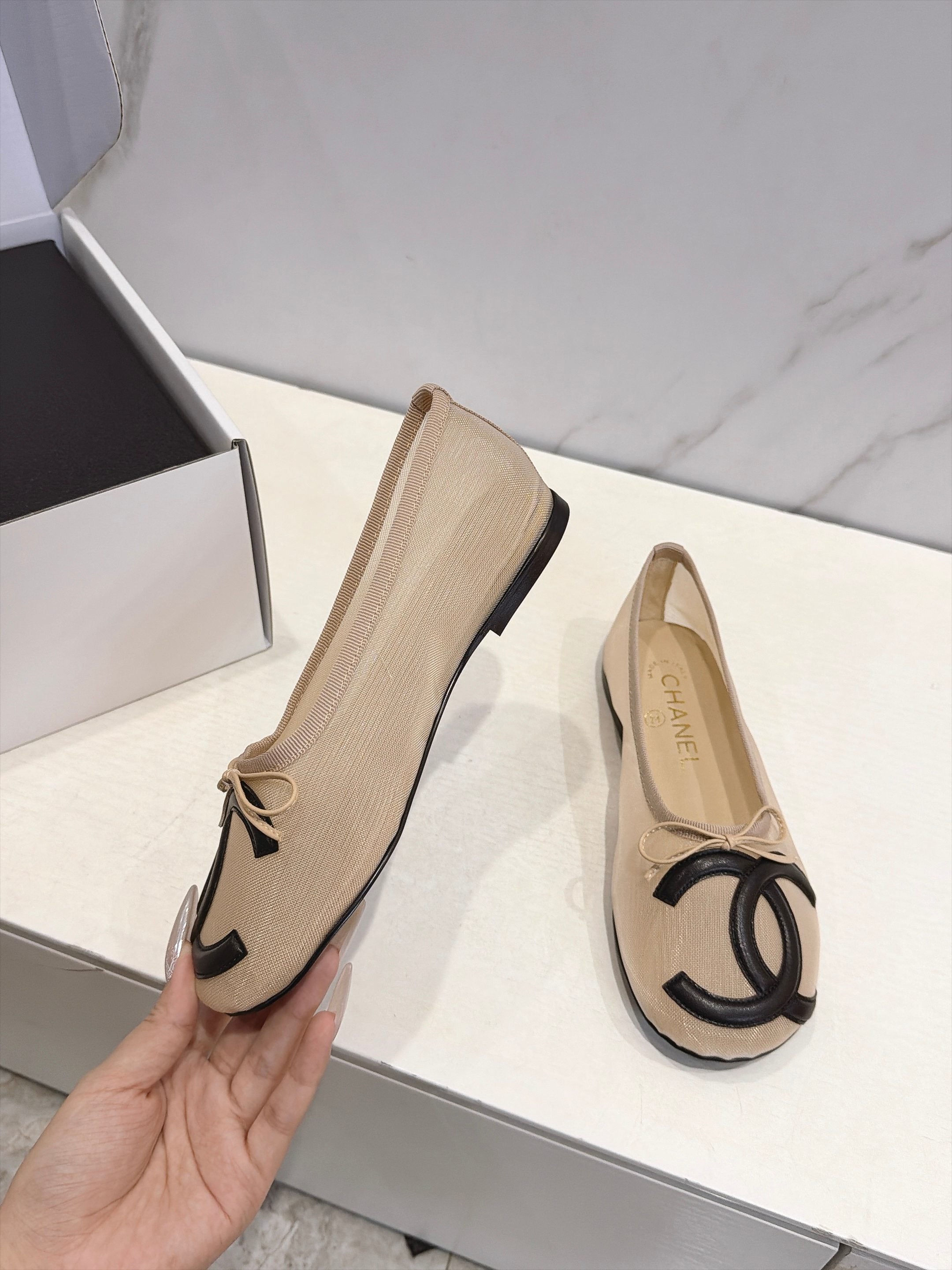 CC 26s Coco Beach Ballet Flats Beige Mesh 937756