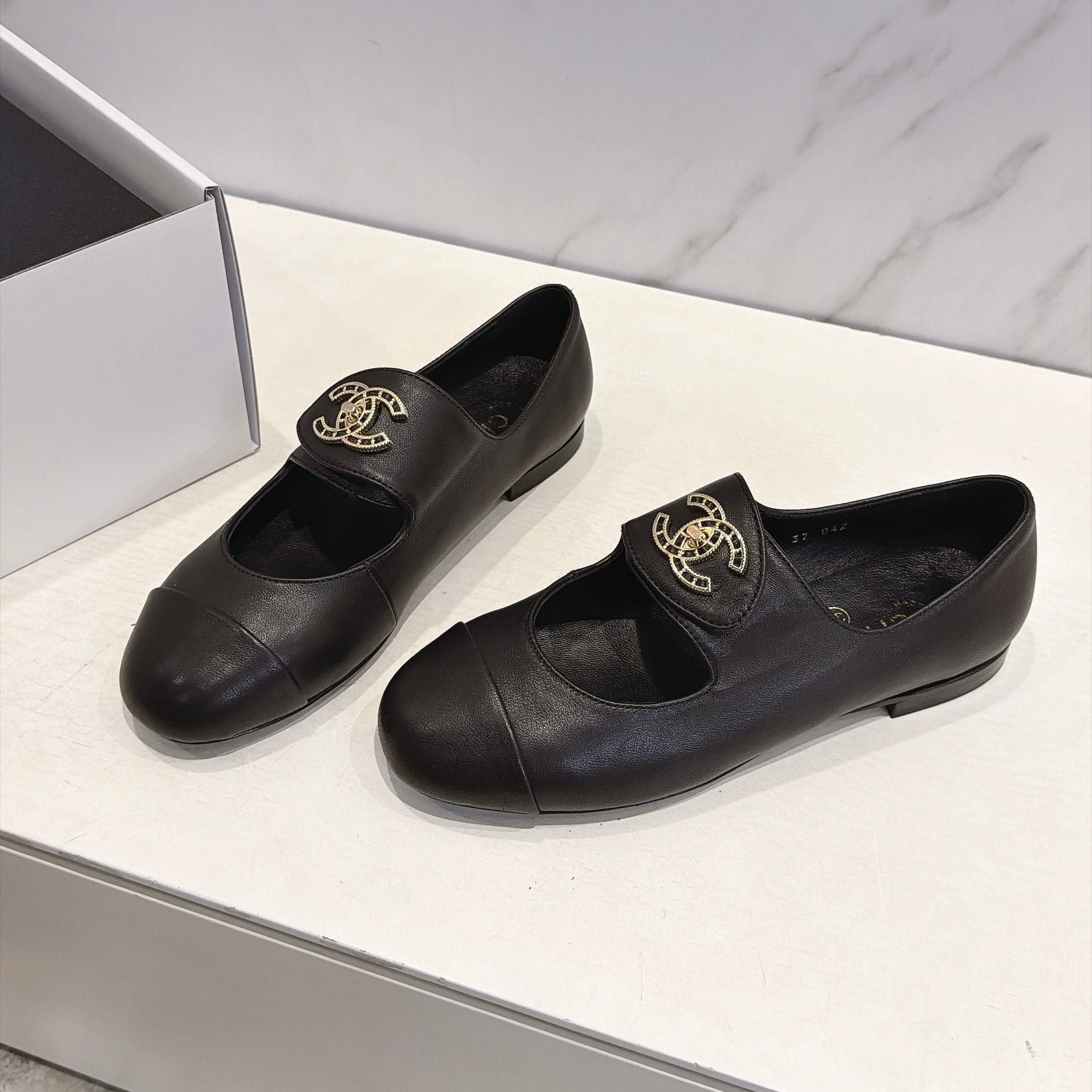 CC 26s Round Toe Mary Jane Shoes Black Lambskin 937758