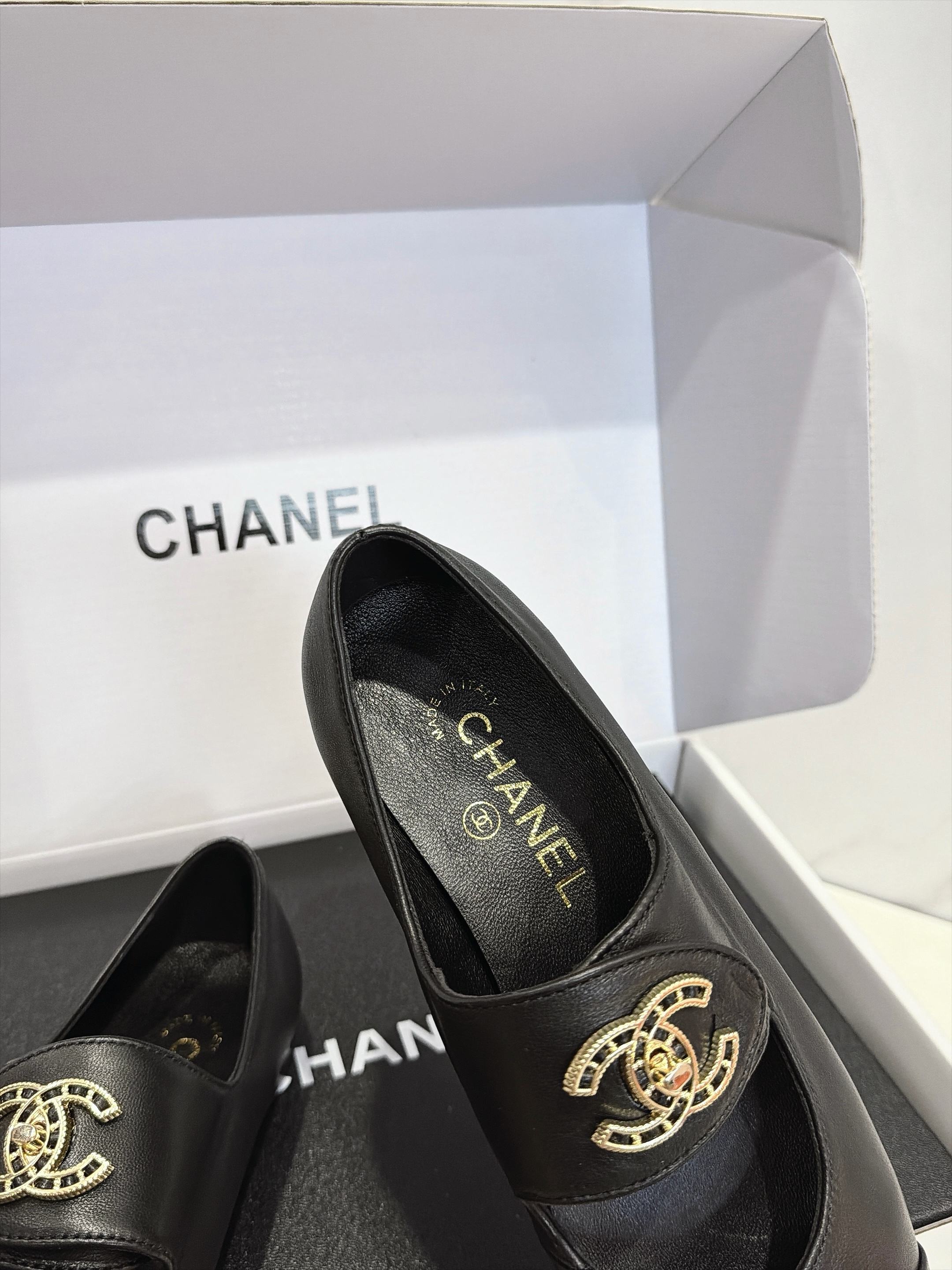 CC 26s Round Toe Mary Jane Shoes Black Lambskin 937758