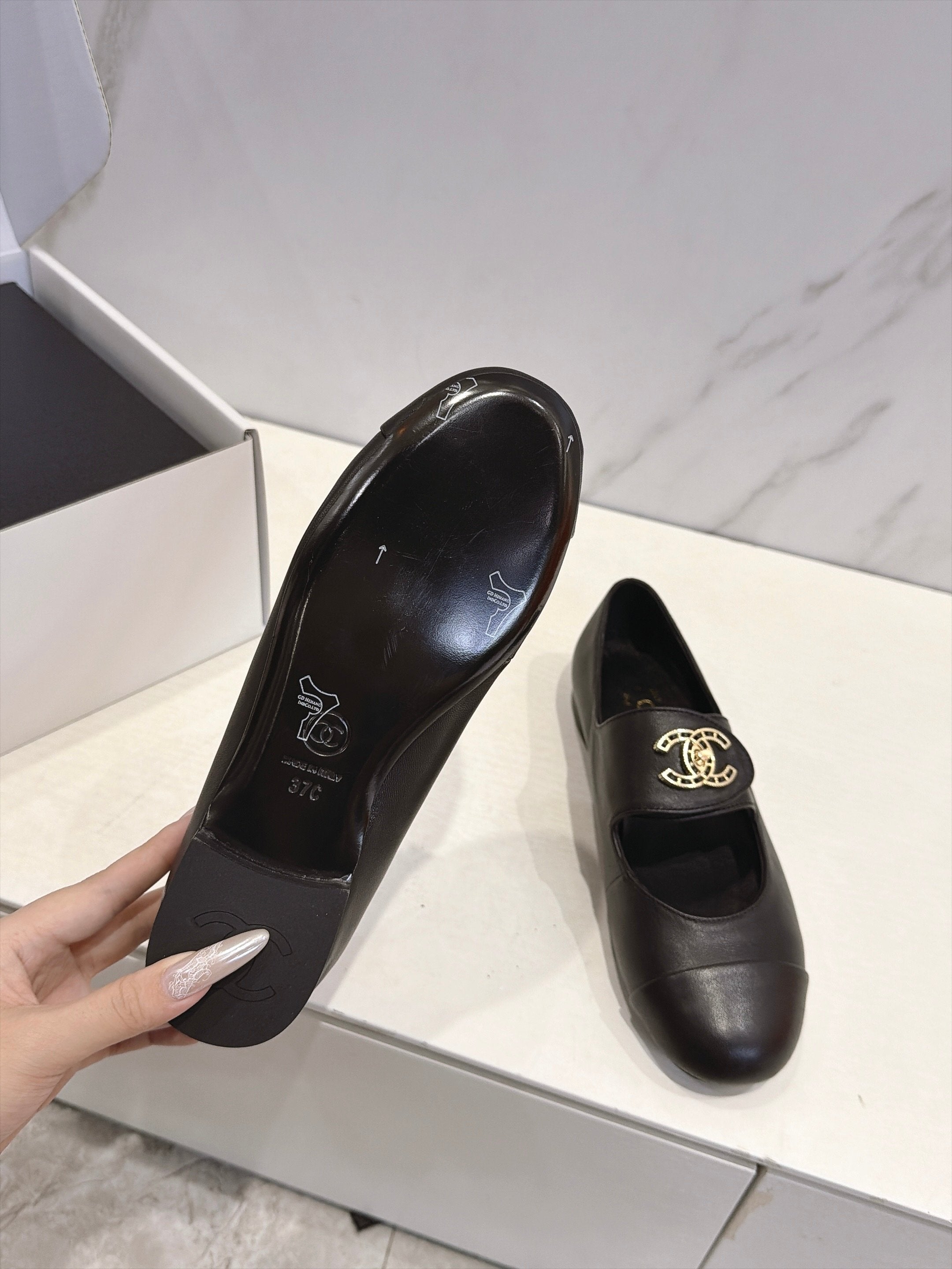 CC 26s Round Toe Mary Jane Shoes Black Lambskin 937758