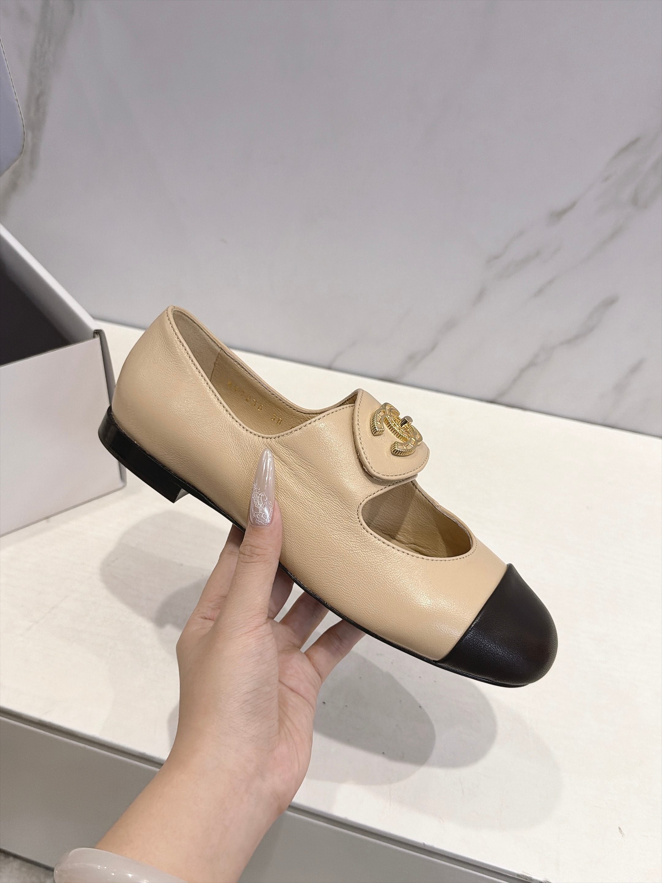 CC 26s Round Toe Mary Jane Shoes Beige Lambskin 937760