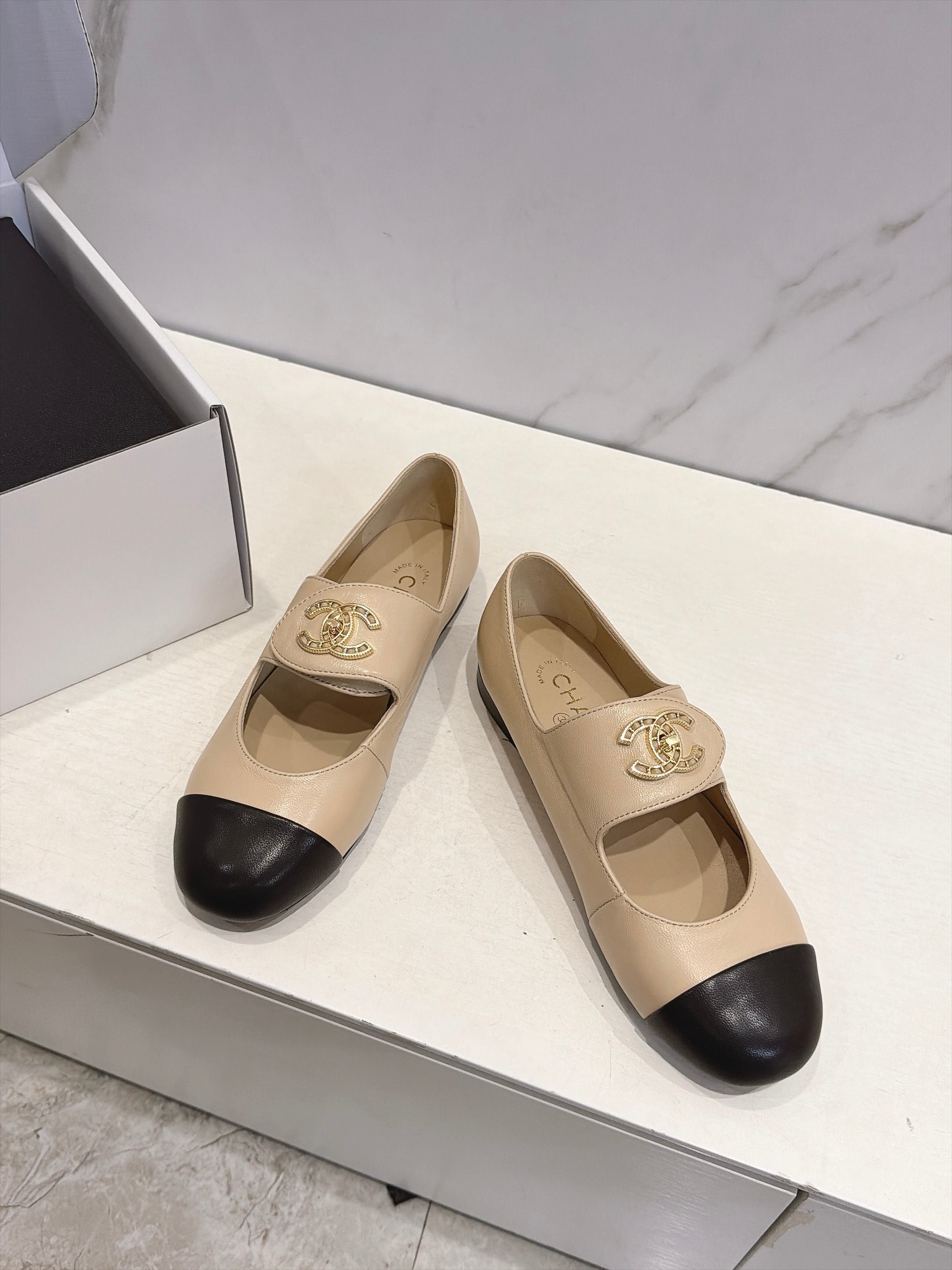 CC 26s Round Toe Mary Jane Shoes Beige Lambskin 937760