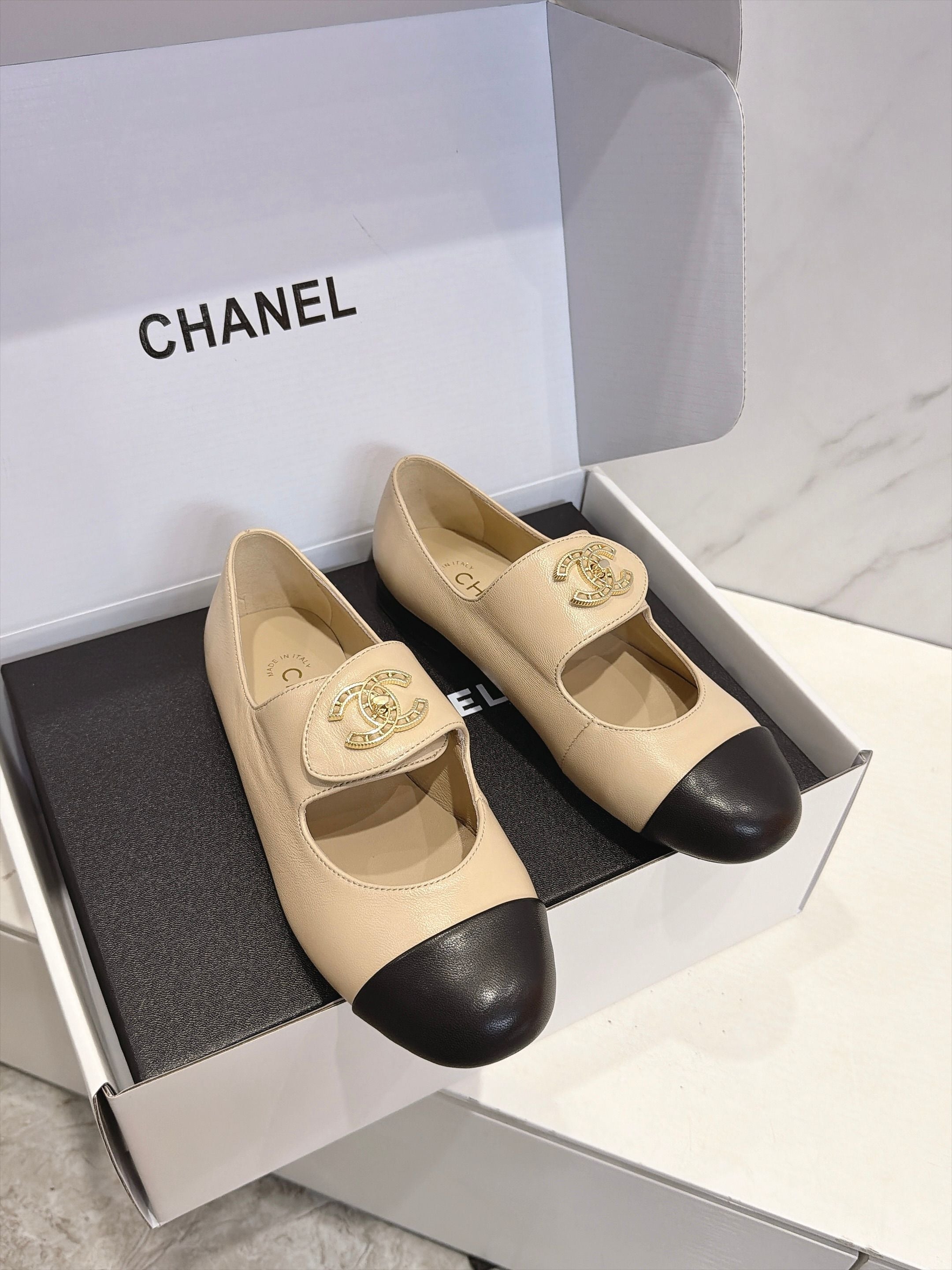 CC 26s Round Toe Mary Jane Shoes Beige Lambskin 937760