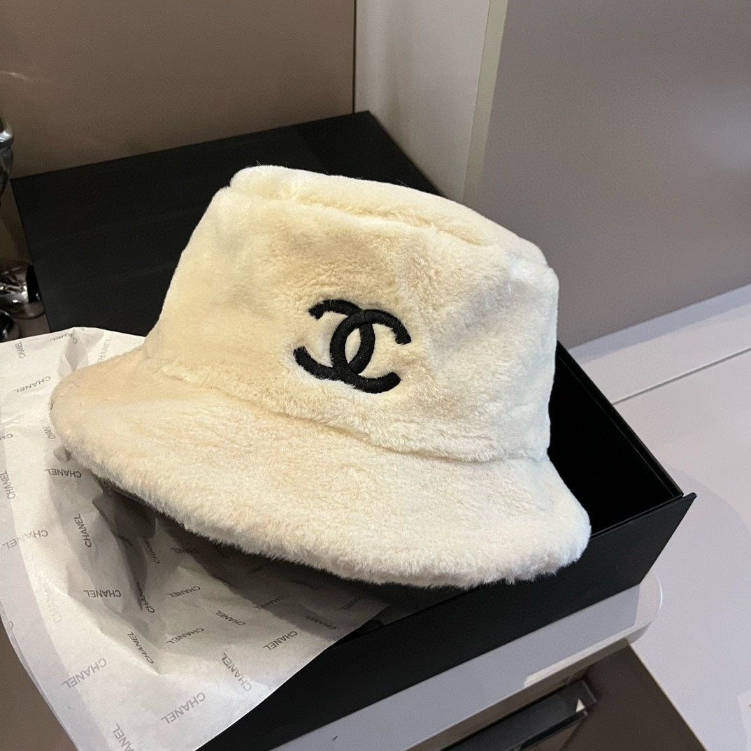 BUCKET HAT IN WHITE FLEECE 429804